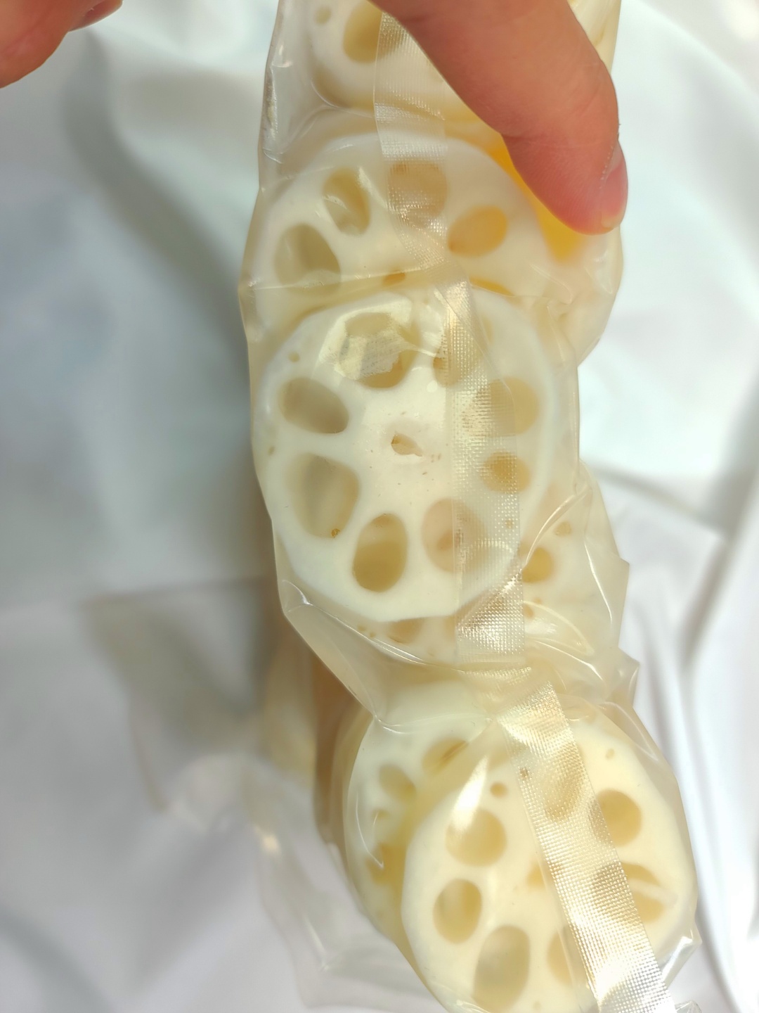 전국 맛집 식자재마트 가즘홀릭 특A급 자숙 연근 삶은 연뿌리 슬라이스 통 햇 데친 연근뿌리 채 도매 1kg, 10개 - 상세 이미지 4