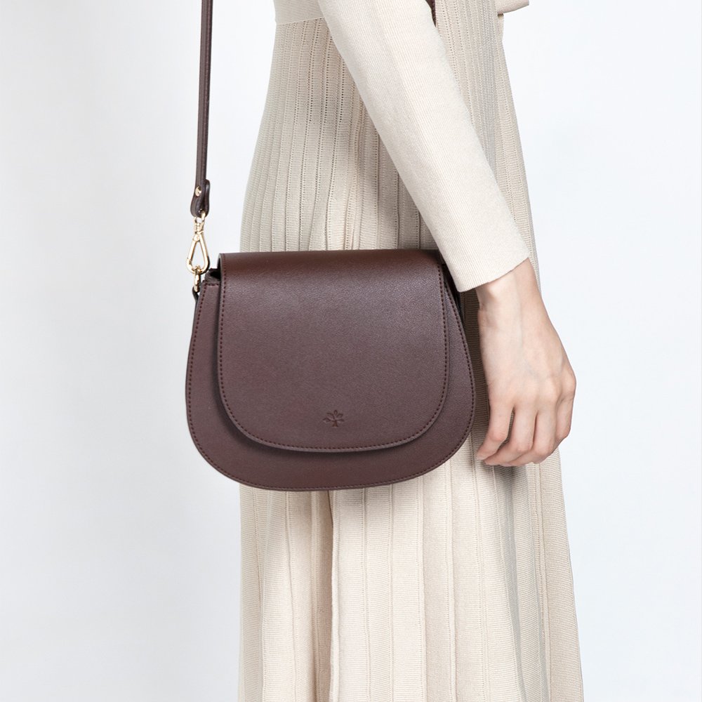 몽삭 여성가방 크로스백 레디 크로스바디백 다크브라운 AP12-2323-DB