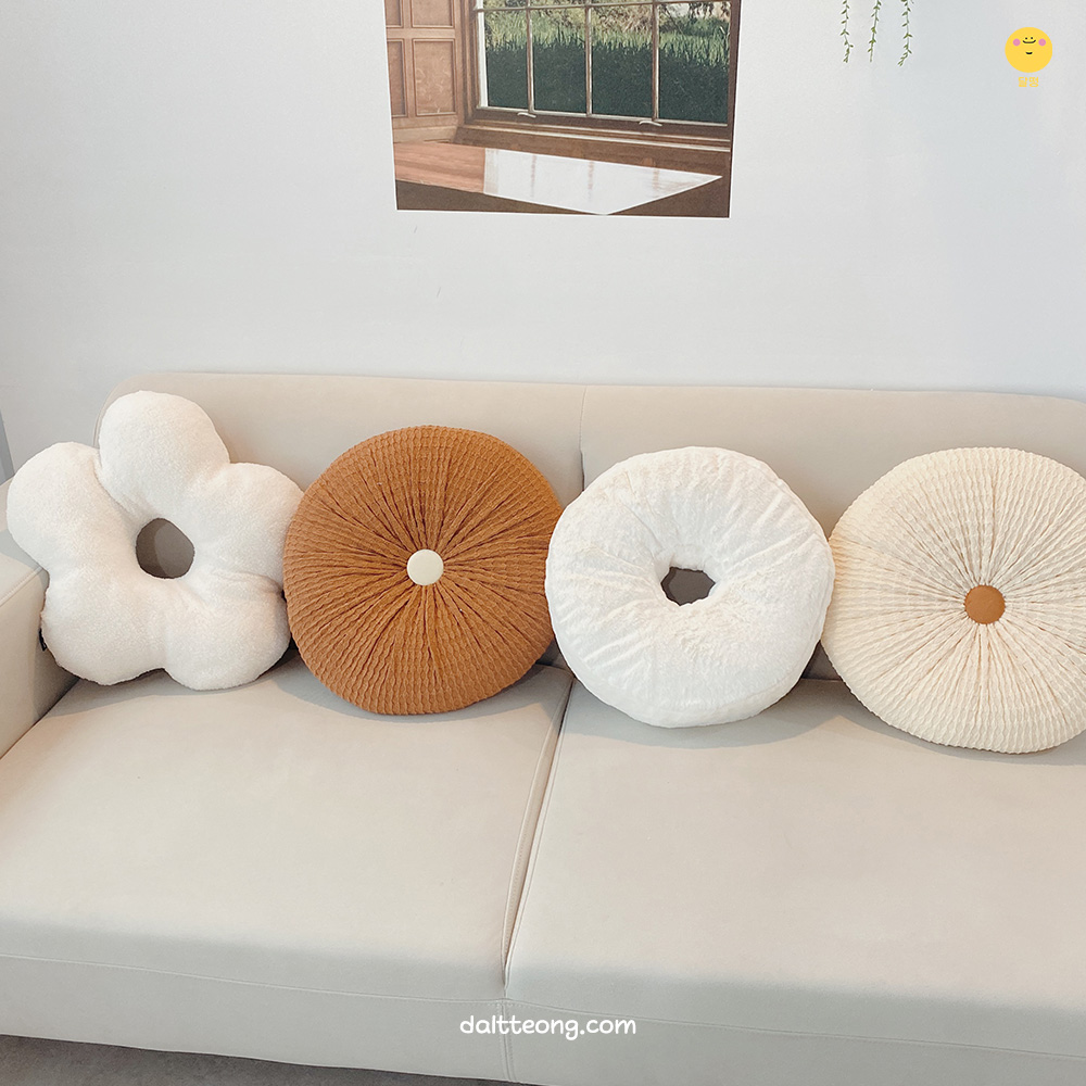 달떵 귀여운 화이트 옐로우 플라워 뽀글이 꽃 쇼파 쿠션 인테리어 원형 의자 침대 포인트