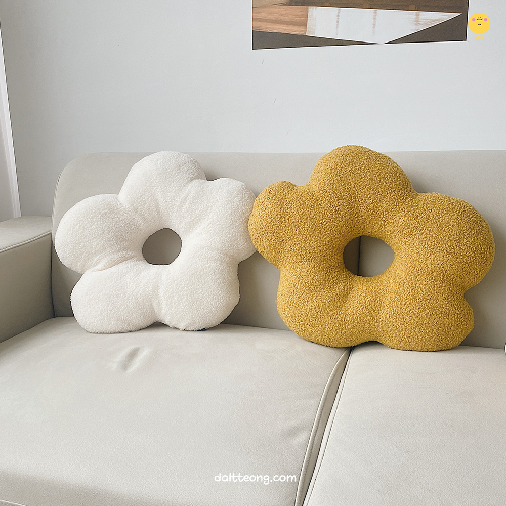 달떵 귀여운 화이트 옐로우 플라워 뽀글이 꽃 쇼파 쿠션 인테리어 원형 의자 침대 포인트