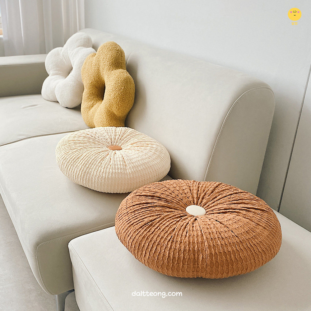 달떵 귀여운 화이트 옐로우 플라워 뽀글이 꽃 쇼파 쿠션 인테리어 원형 의자 침대 포인트