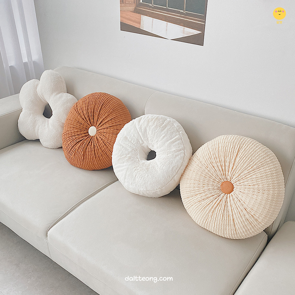 달떵 귀여운 화이트 옐로우 플라워 뽀글이 꽃 쇼파 쿠션 인테리어 원형 의자 침대 포인트