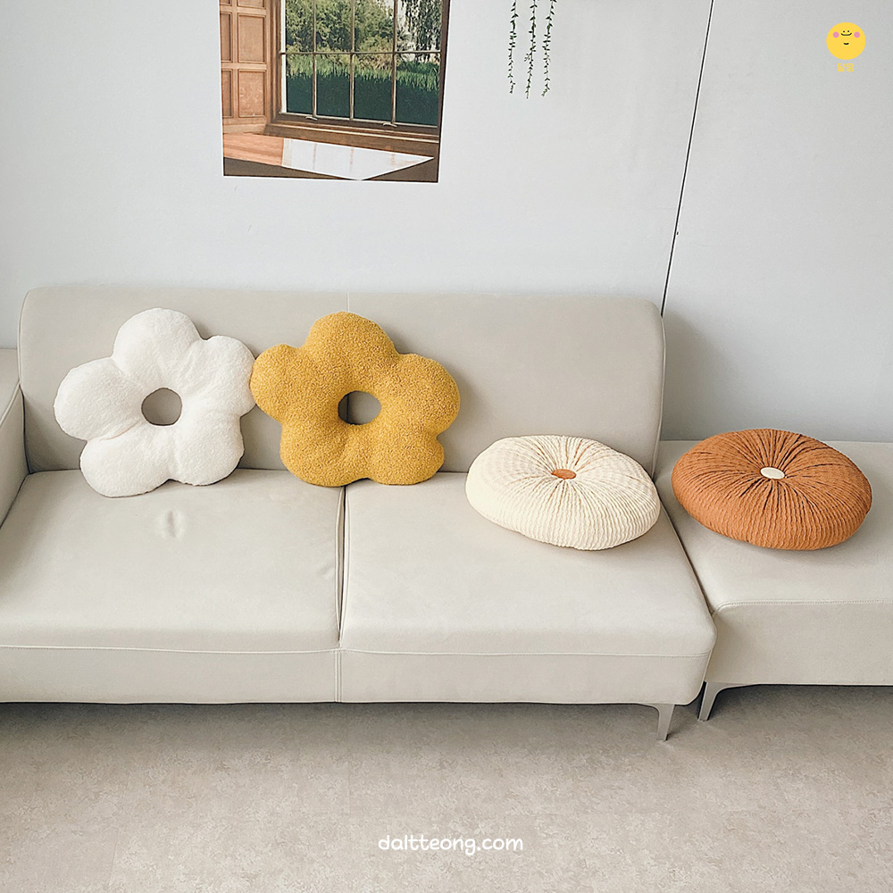 달떵 귀여운 화이트 옐로우 플라워 뽀글이 꽃 쇼파 쿠션 인테리어 원형 의자 침대 포인트