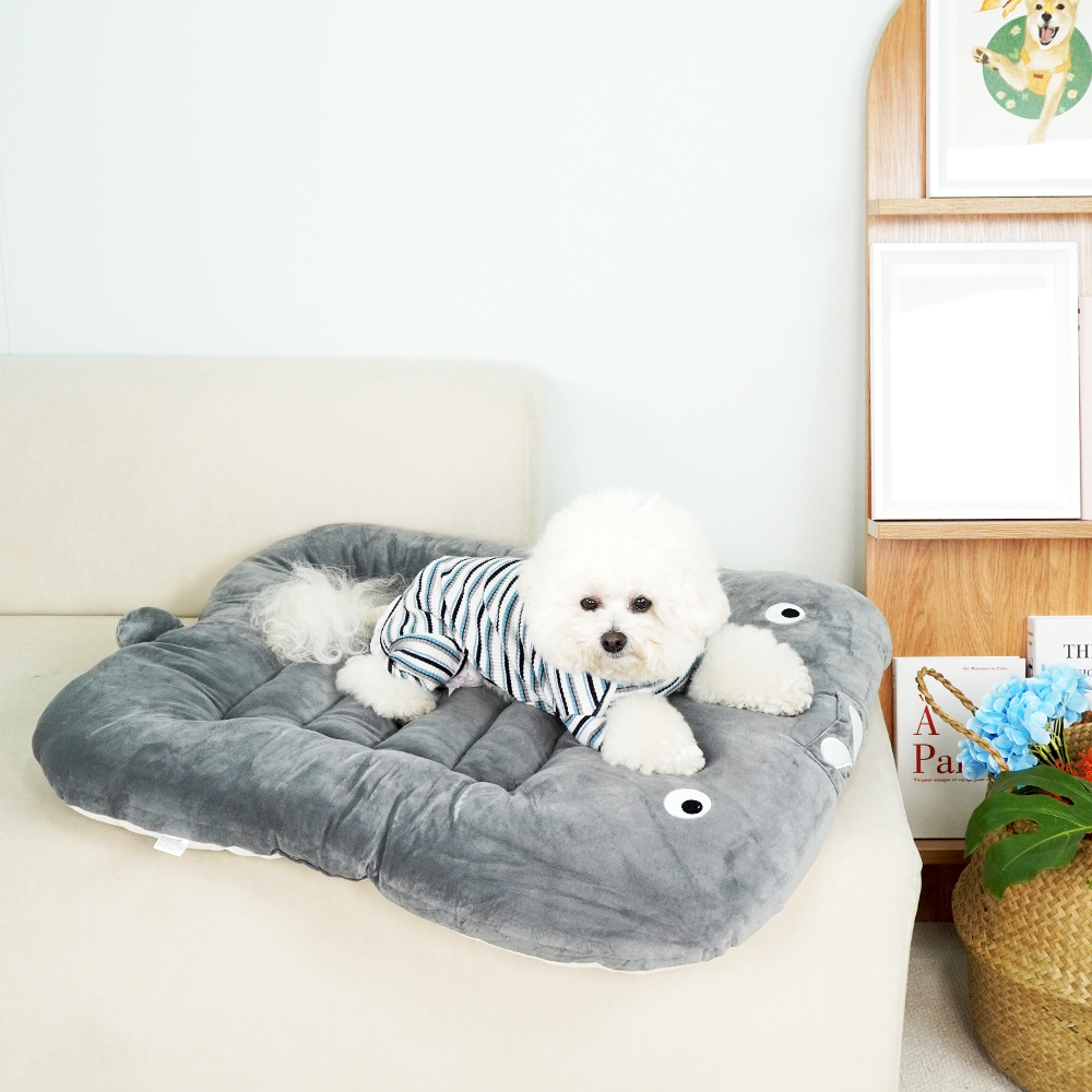 개과천선 고래 강아지 펫 쿠션 극세사 캐릭터 꿀잠 애견 예쁜 침대 방석 대형견 그레이 - 상세 이미지 2