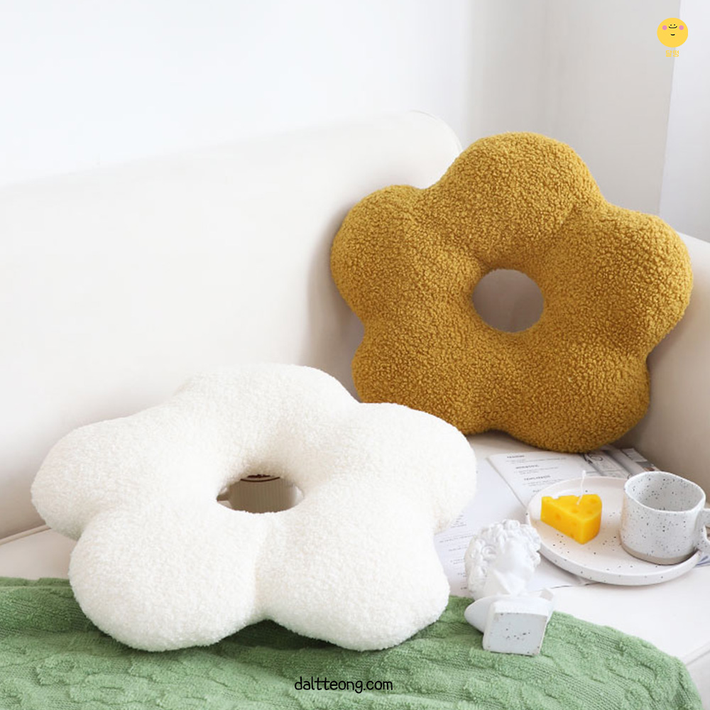 달떵 귀여운 화이트 옐로우 플라워 뽀글이 꽃 쇼파 쿠션 인테리어 원형 의자 침대 포인트