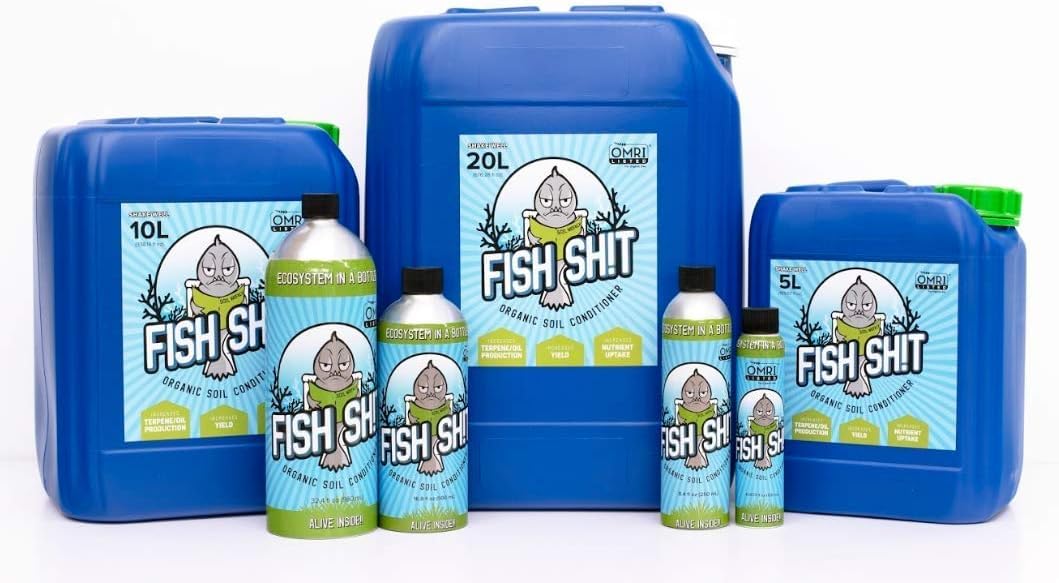 Fish Sh!t 비료 병과 다양한 식물들