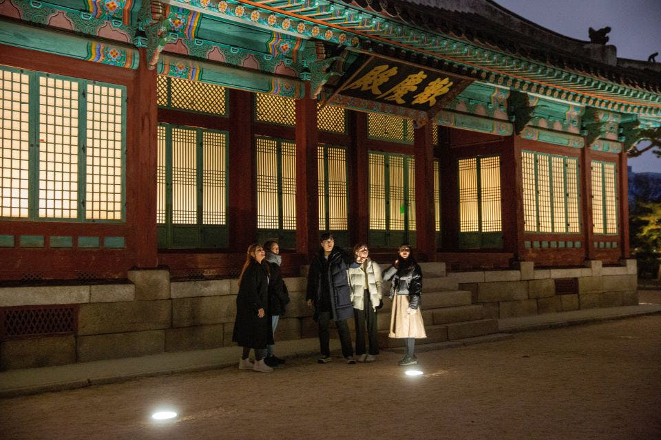 서울 밤에 즐기는 궁전, 사찰, 시장 미식가 가이드 투어 가격 추이 뜨거운청춘 서울 밤에 즐기는 궁전, 사찰, 시장 미식가 가이드 투어 - 최저가 62,000원