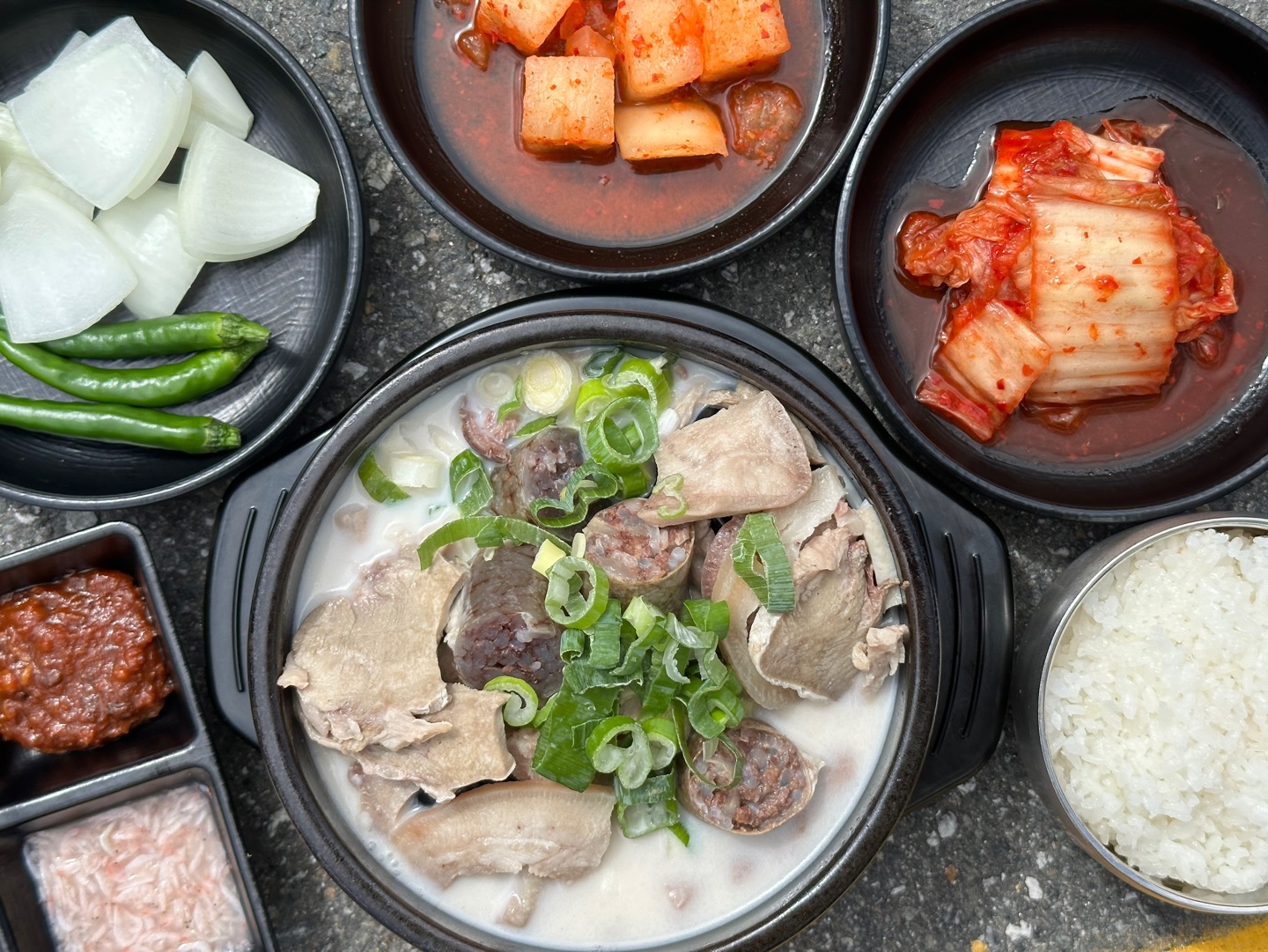 모두의국밥 삶은돼지머리고기 (혀포함) 3kg내외 발골 돈두 머릿고기 국밥재료 순대국고기 이미지 4