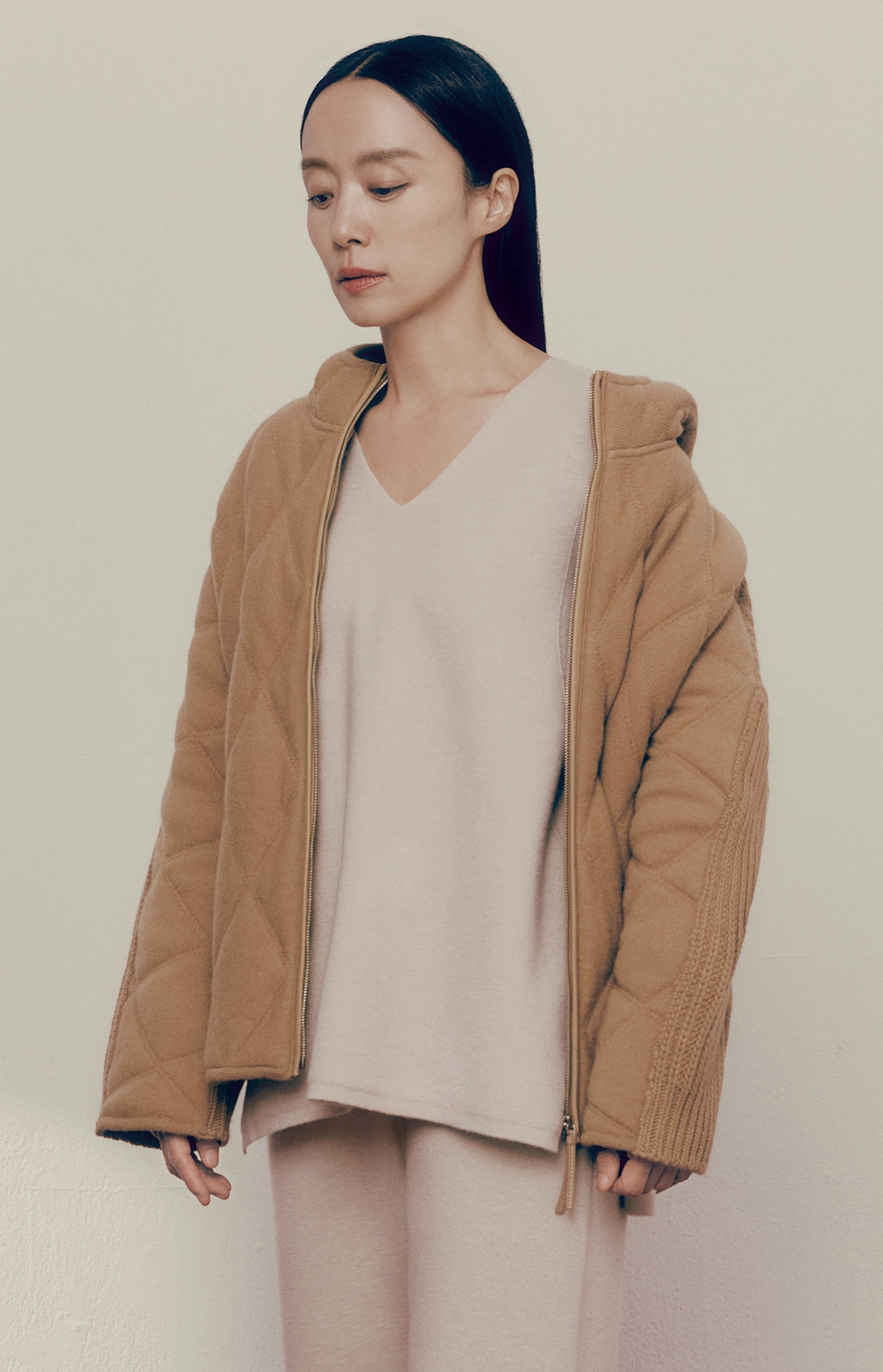 [모에]퀼팅 울 후드 가디건 (전도연 착용) OKCDNK0100 : MOE 공식 스토어
