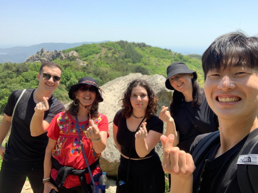 부산: 숨겨진 마을에서 하이킹과 막걸리 시음하기 이미지 2