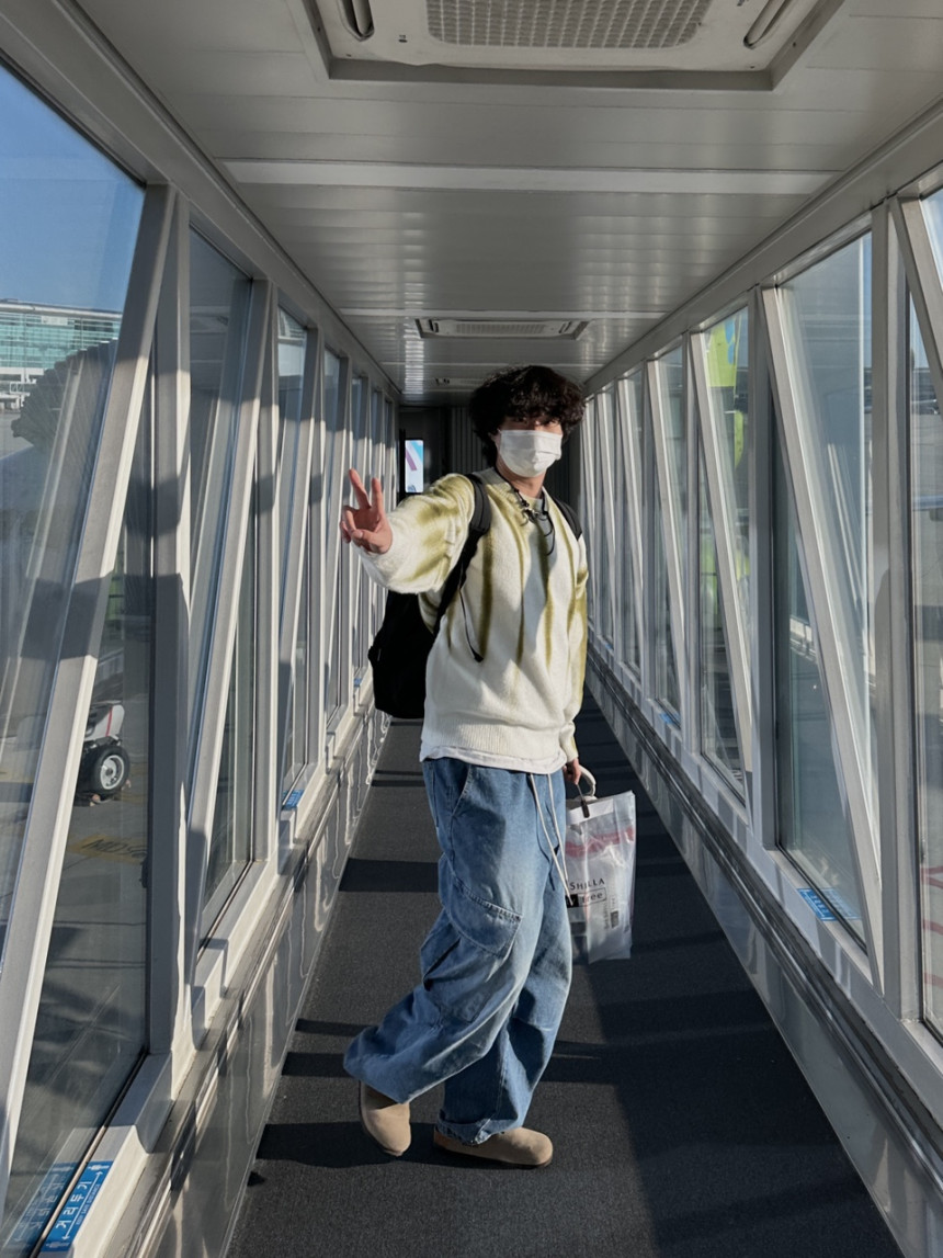 D6A5AAD4-3914-46F8-8CBB-86A9C5B9C5E3