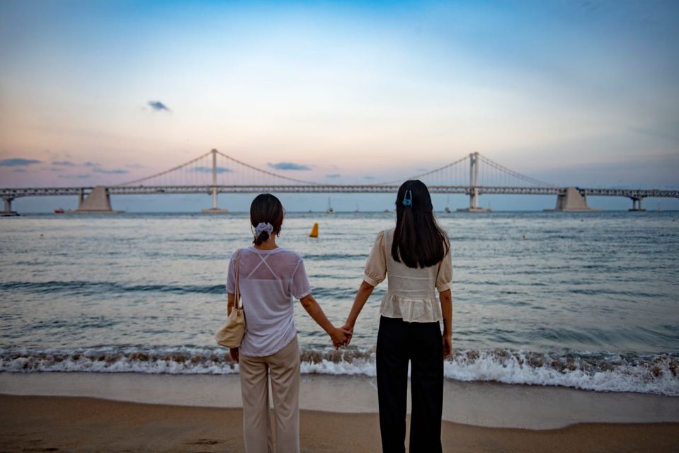 부산 가볼만한 곳: 바다 절, 요트 투어 & 감천마을 이미지 3