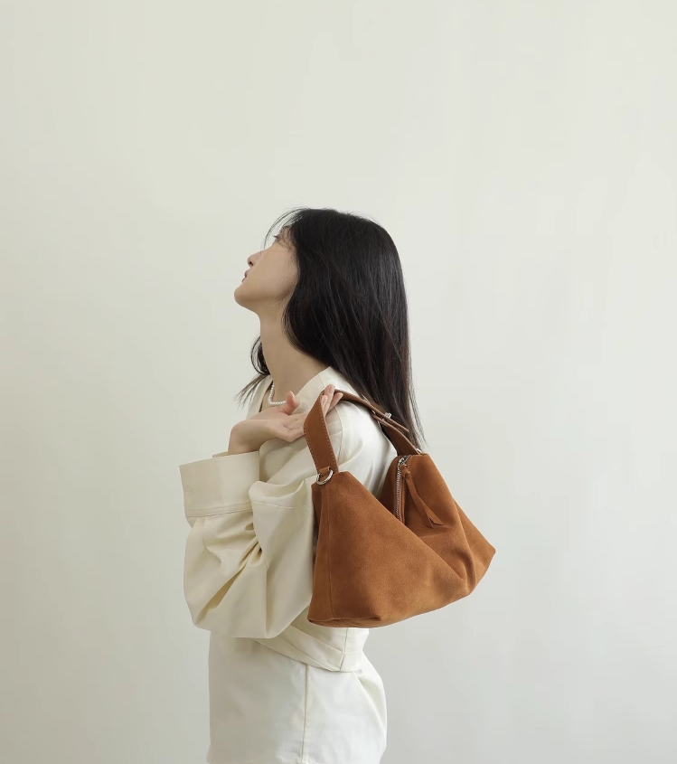 스웨이드 가방 세무가방 스웨이드숄더백 호보백 휘뚜루마뚜루 - 상세 이미지 4