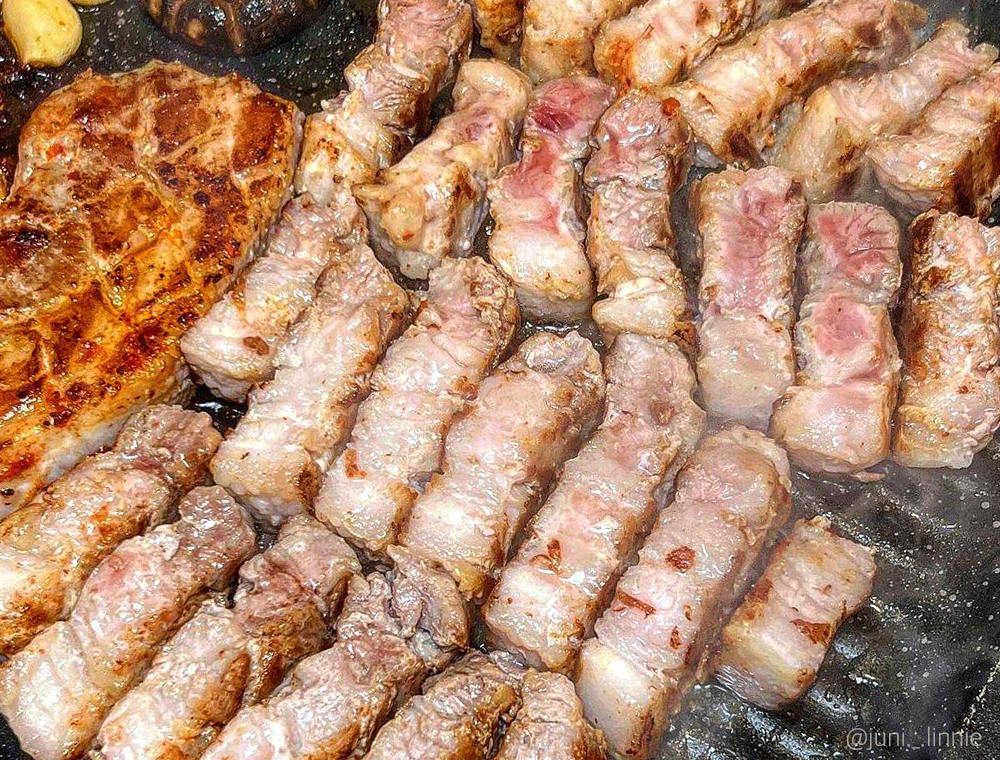무배 시즈닝 양념숙성삼겹살 뚠삼겹 800g 1팩+삼겹함박스테이크 600g 1팩-총1.4k 이미지 8