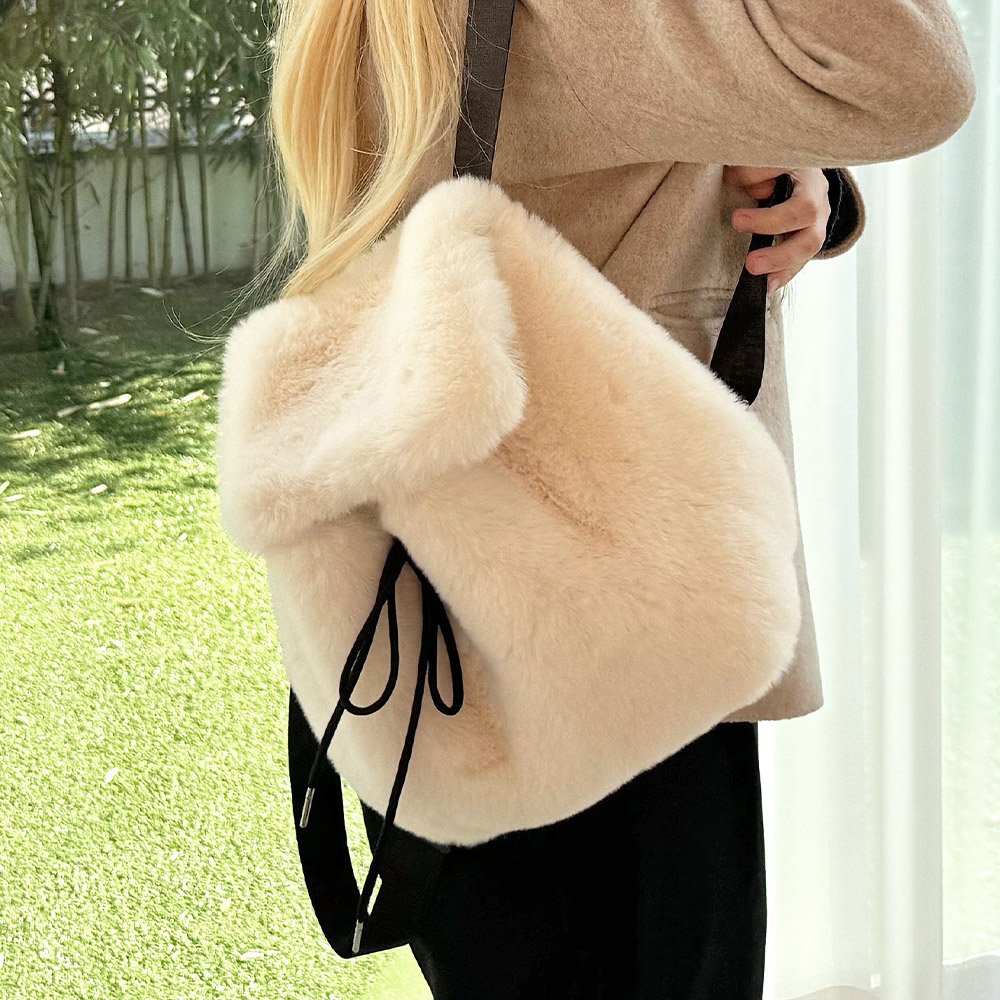 프롬헤븐 새배아 따뜻한 인조 퍼 겨울 백팩 제품 이미지