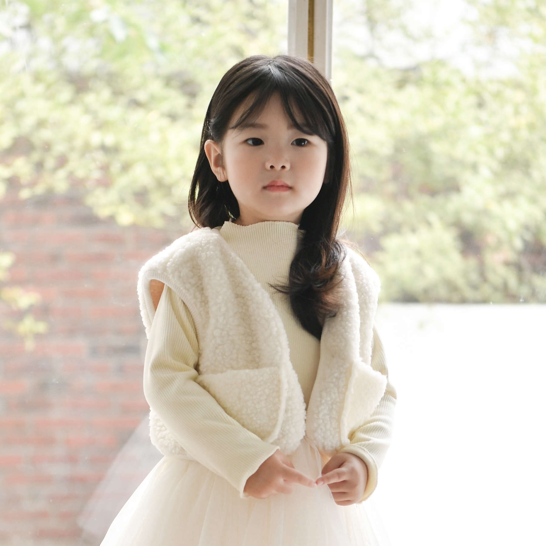 아린 덤블 뽀글이 조끼 겨울 여아 아동 남녀공용 인조퍼 아이보리 블랙 인디핑크 보통핏 - 상세 이미지 4