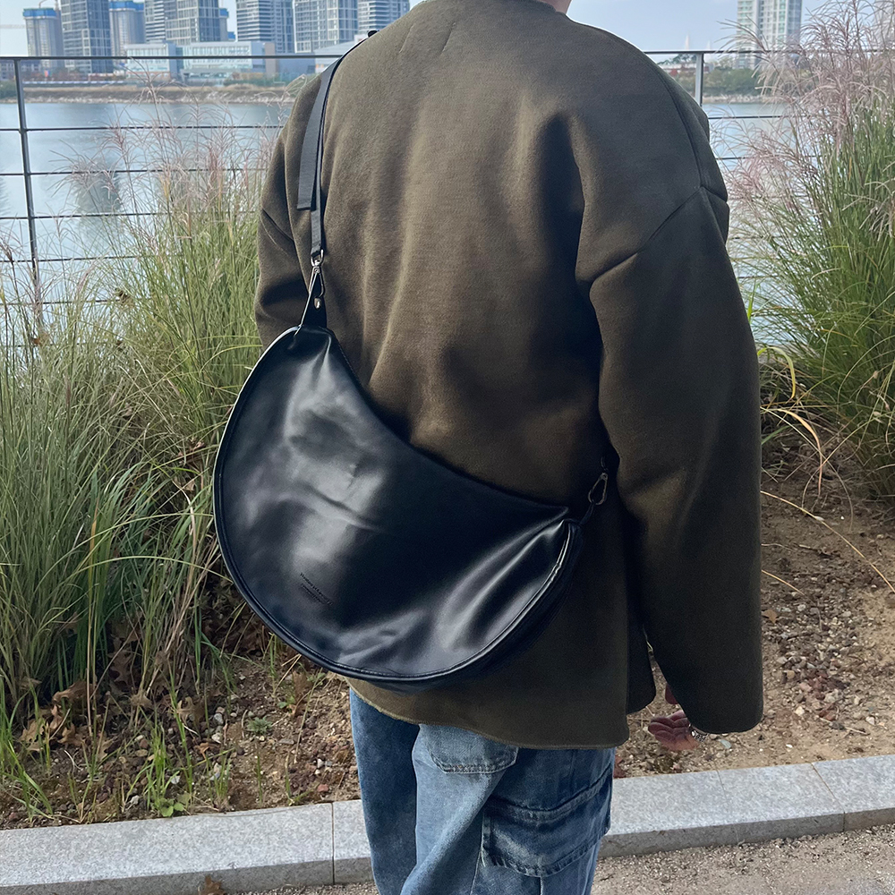 옆으로매는 가방 30대남자크로스백