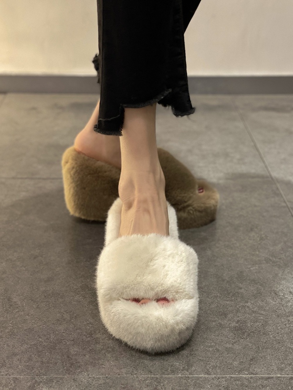 털통굽 슬리퍼 가보시 신발 퍼 따뜻 귀여운 연예인 겨울 편한 슈즈 키작녀 코디 8CM - 상세 이미지 5