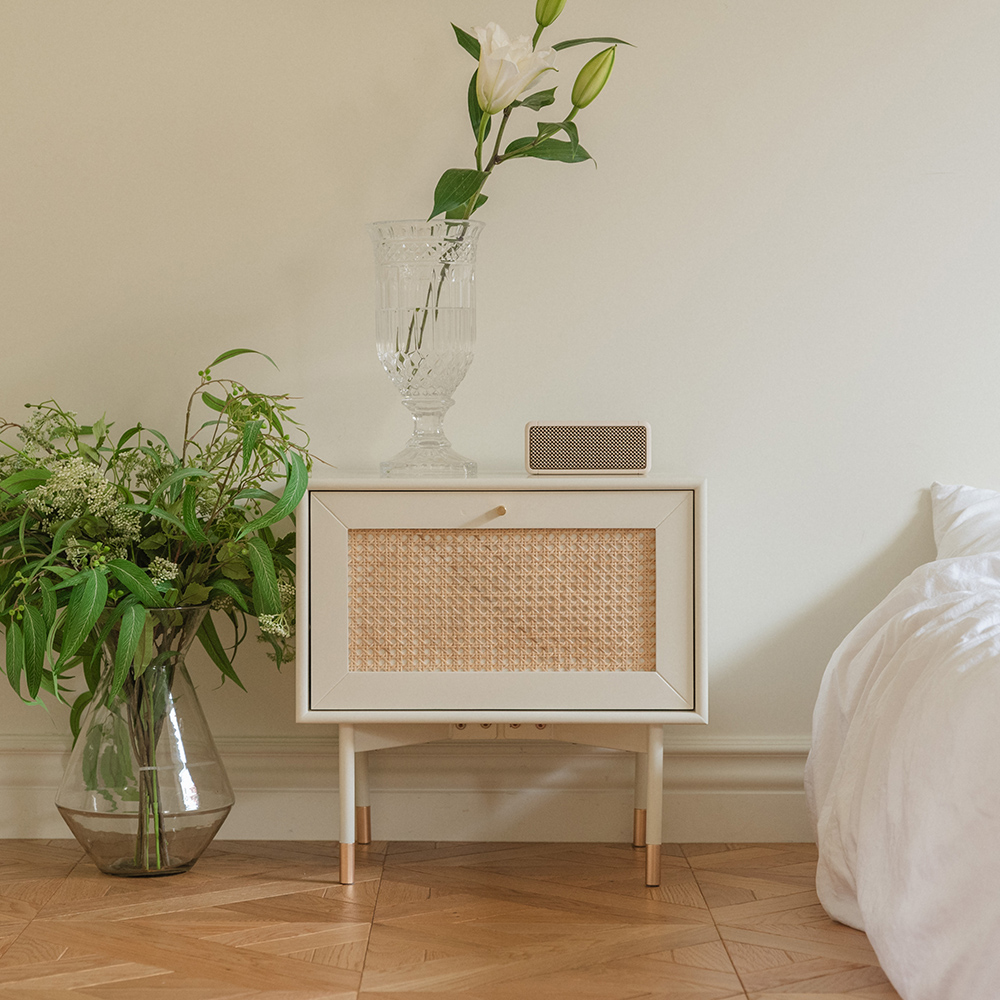 번드 우디 화이트 라탄 원목 침대 협탁