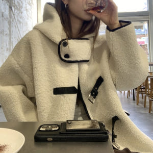 무이 뽀글이 여성 겨울 배색 부클 후리스 버클 후드 무스탕 경량 자켓 코... 착용 후기 | 사이즈/핏 총정리 - 상품 이미지 2