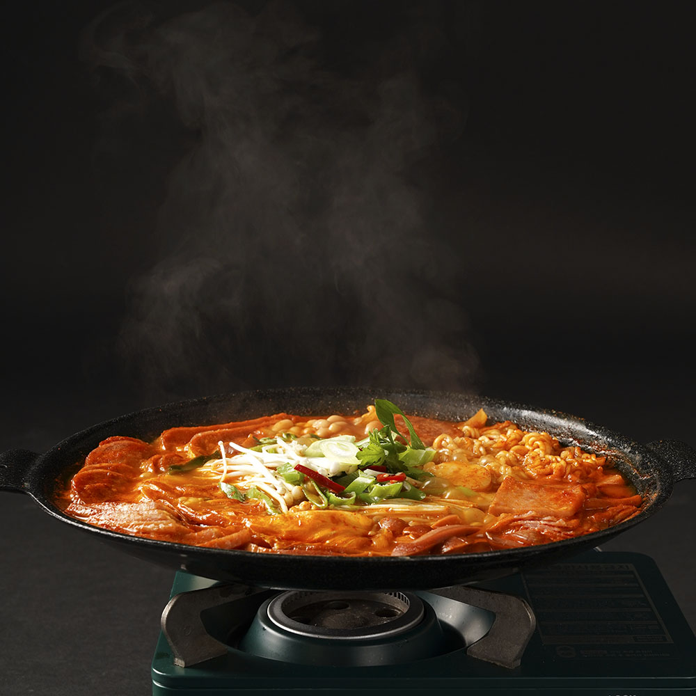 [의정부 부대찌개] 얼큰한 스팸 부대찌개 / 채소, 콩, 라면사리포함 냉장밀키트 - 상세 이미지 3