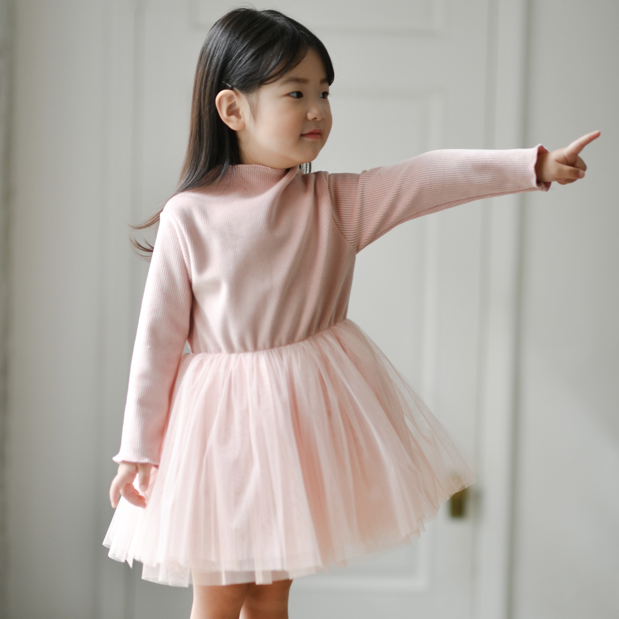 에슐리 벨벳골지 튜튜원피스 속밍크 여아 아동 핑크 아이보리 블랙 보통핏 - 상세 이미지 3