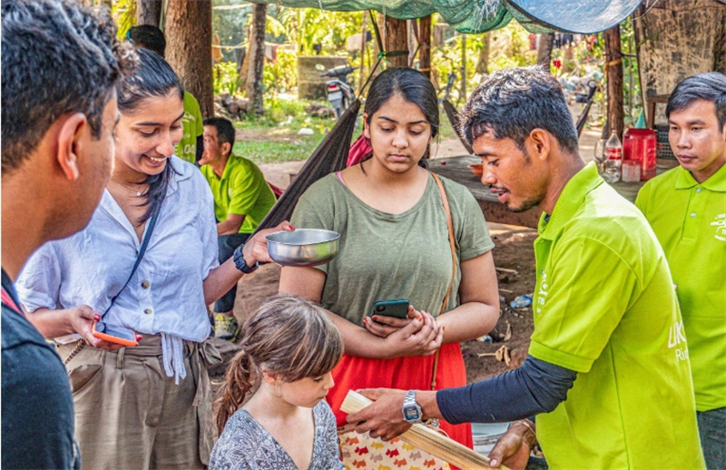 캄보디아 캄퐁 플럭 수상 마을 선셋 보트 투어 (Vespa) 이미지 3