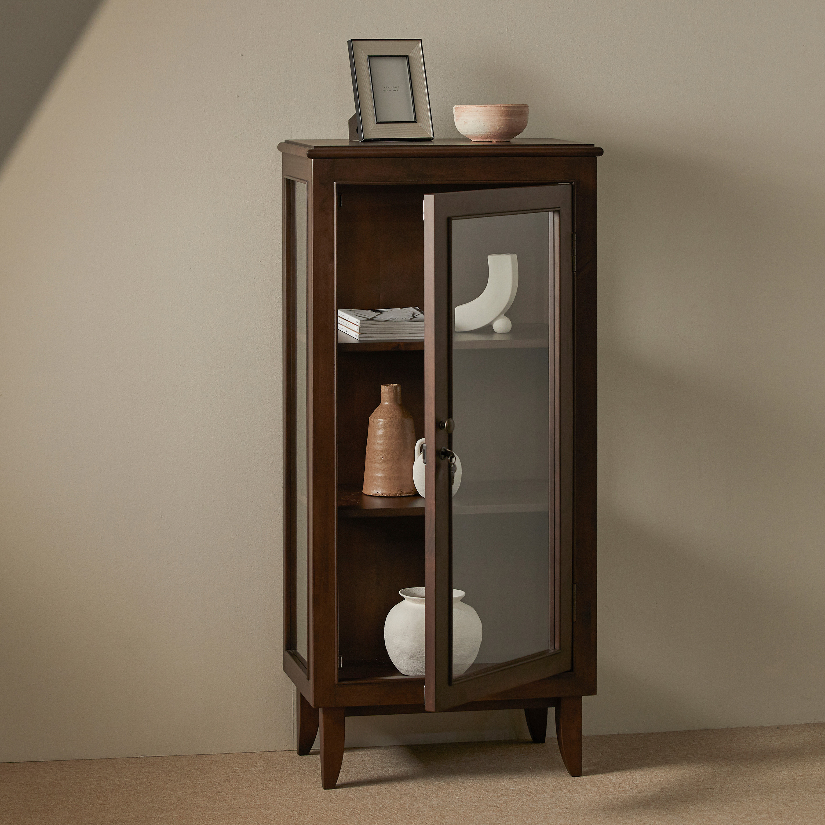 로맨틱캬바레 1951 원목 유리 장식장 엔틱 빈티지 주방 거실 인테리어 위스키 술 장식장