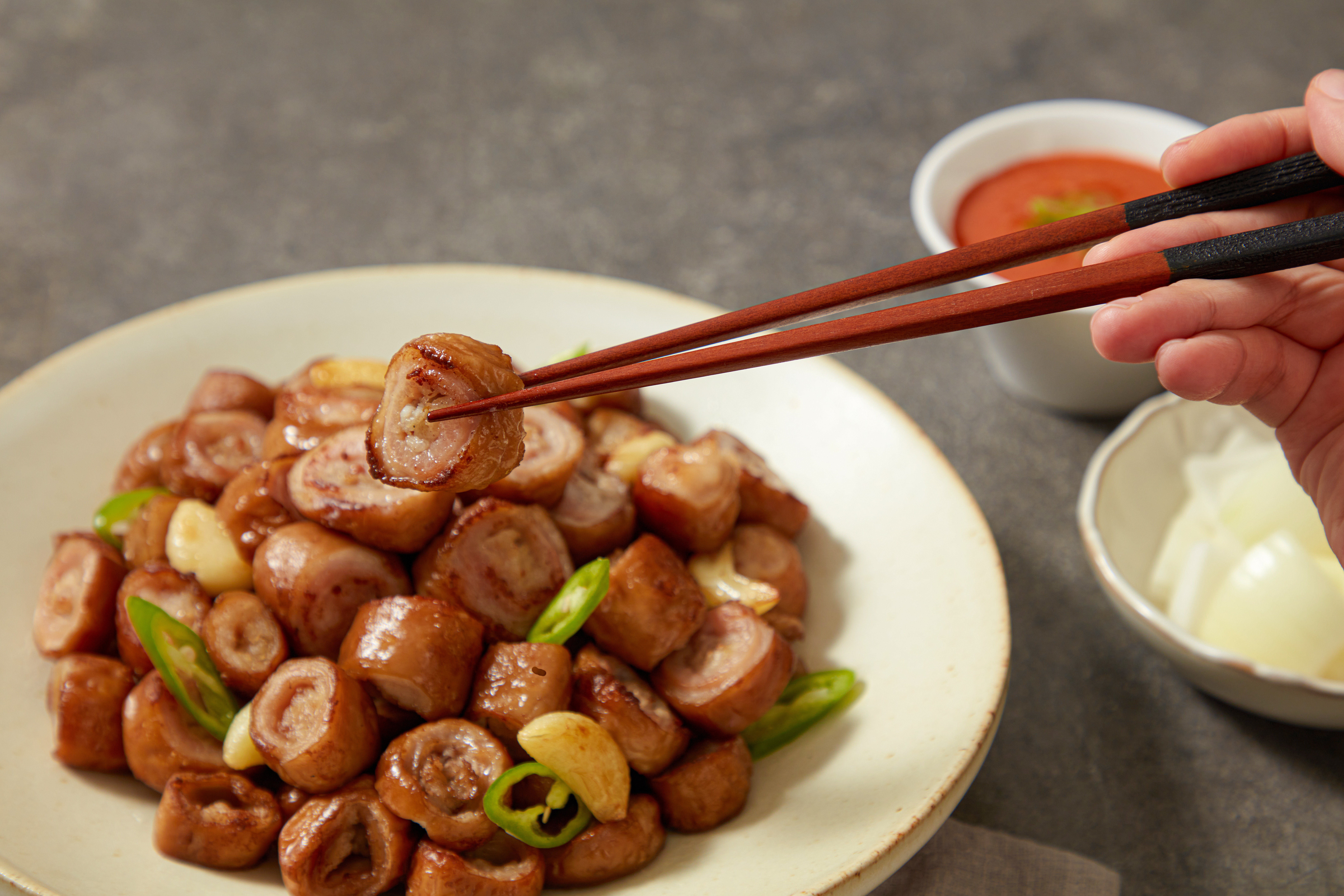 산수골식품 참나무 돼지 훈제 초벌막창 400g 된장소스 100g - 상세 이미지 2