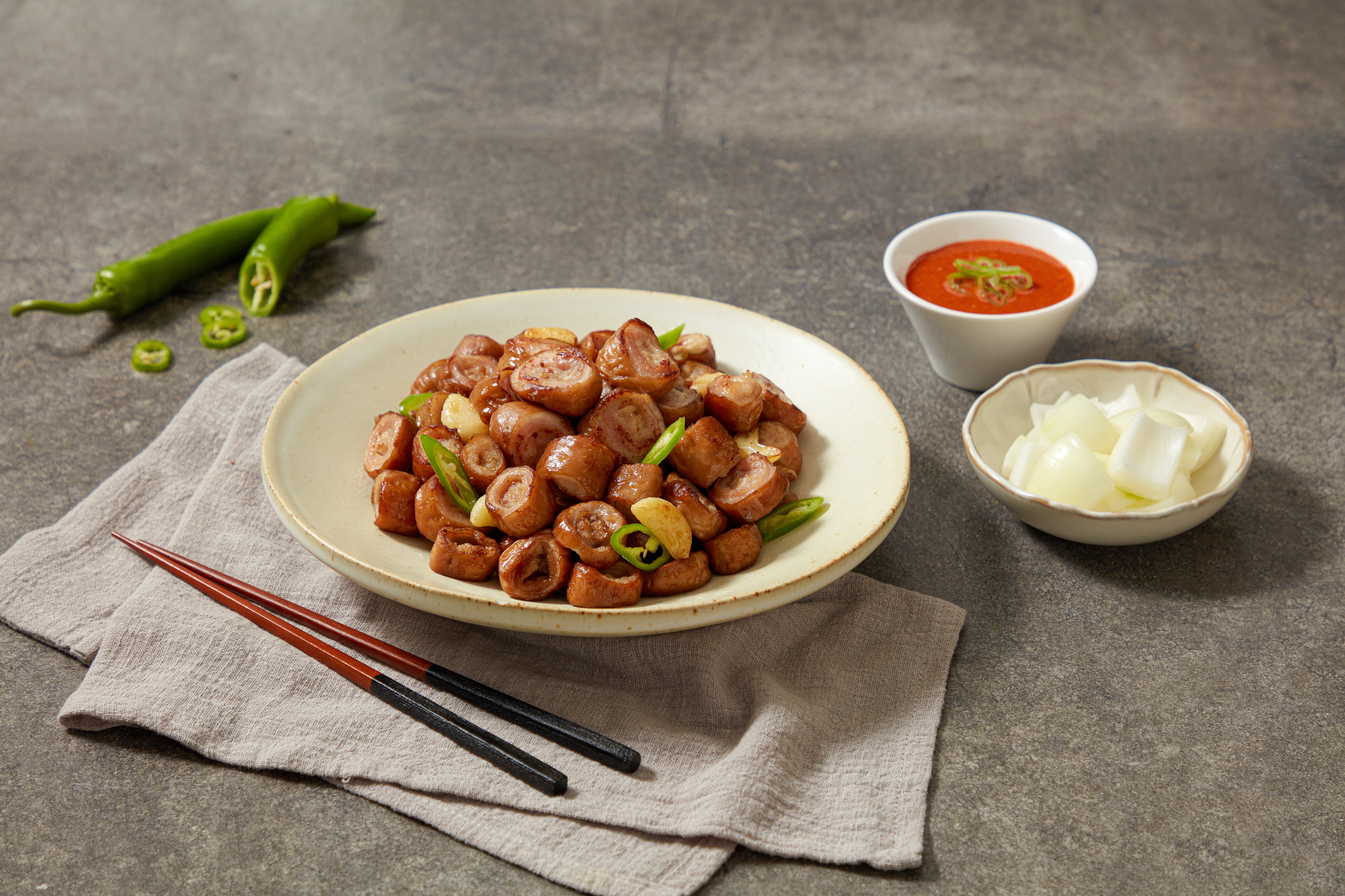 산수골식품 참나무 돼지 훈제 초벌막창 400g 된장소스 100g - 상세 이미지 4
