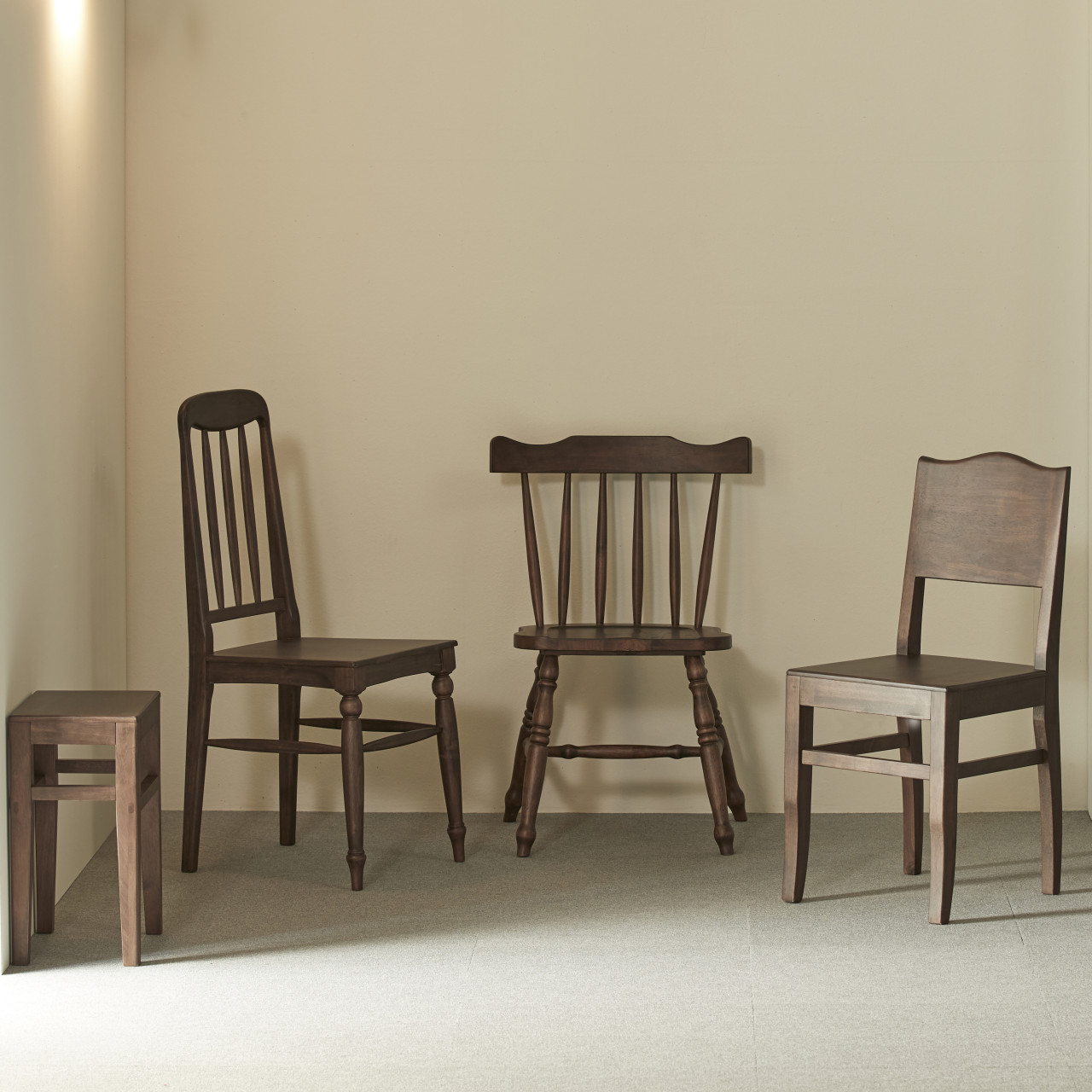 로맨틱캬바레 시리즈 체어 카페 의자 고무나무 원목 빈티지 엔틱 1961 체어