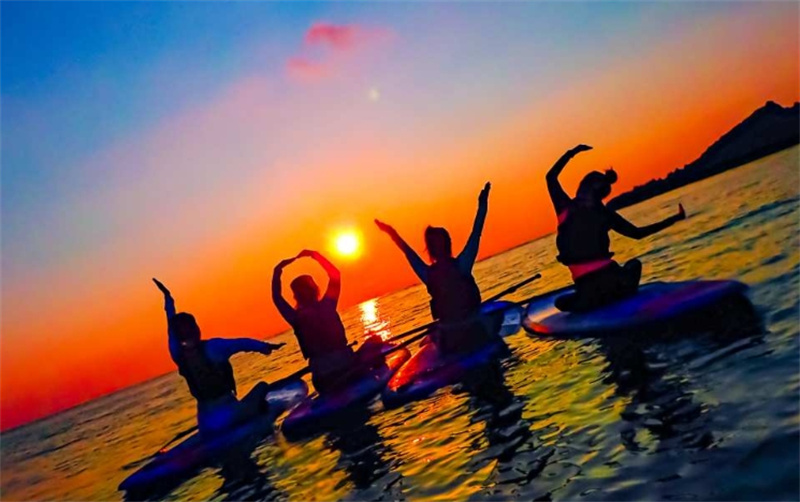 일본 오키나와 선셋 SUP 해질녘 해안선을 순항! 사진 및 비디오 촬영 서비스로 하루를 마무리하는 감동적인 경험(오키나와 온나 빌리지) 이미지 4