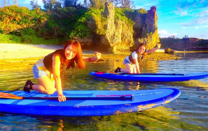 일본 오키나와 선셋 SUP 해질녘 해안선을 순항! 사진 및 비디오 촬영 서비스로 하루를 마무리하는 감동적인 경험(오키나와 온나 빌리지) 이미지 3