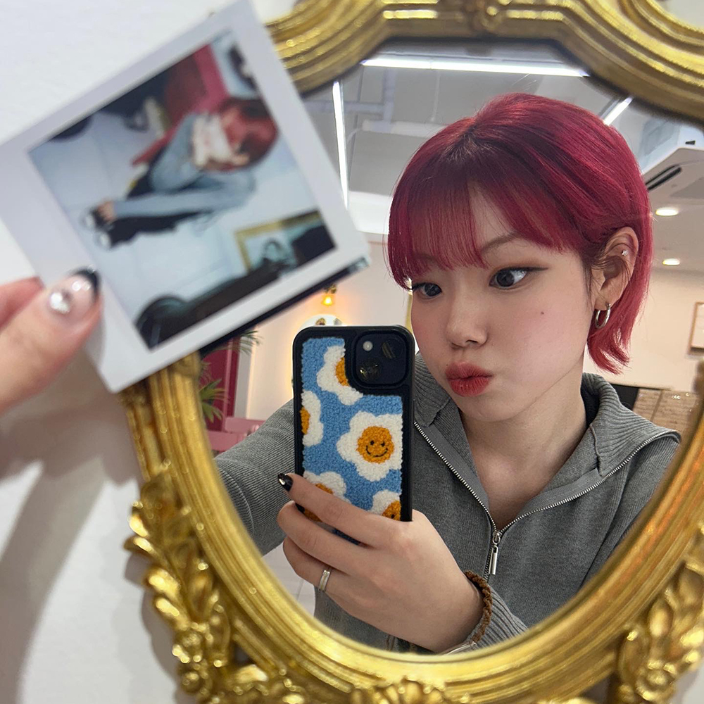 아이폰16 프로 케이스 빵긋플라워 털 - 상세 이미지 5
