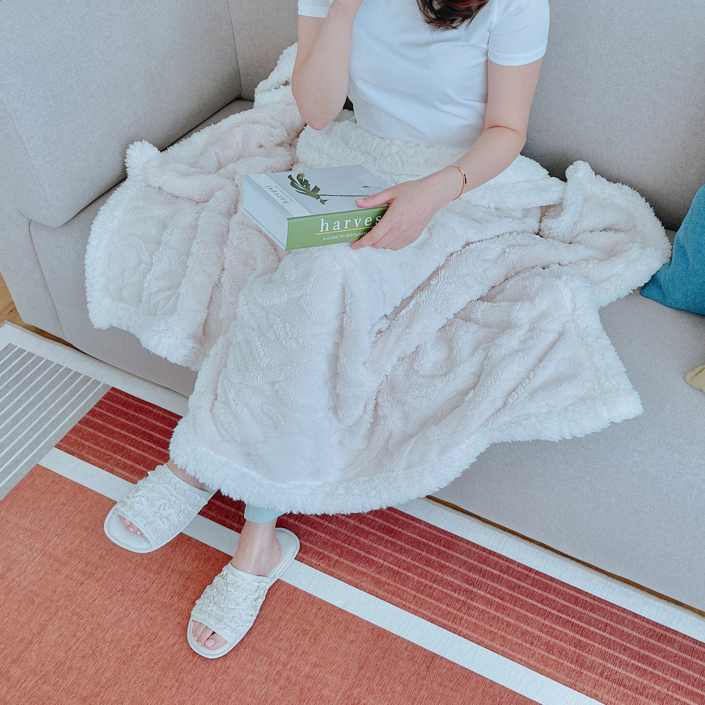 사라하우스 포근포근 무릎 꽈배기 양털 극세사 쇼파 블랭킷 담요