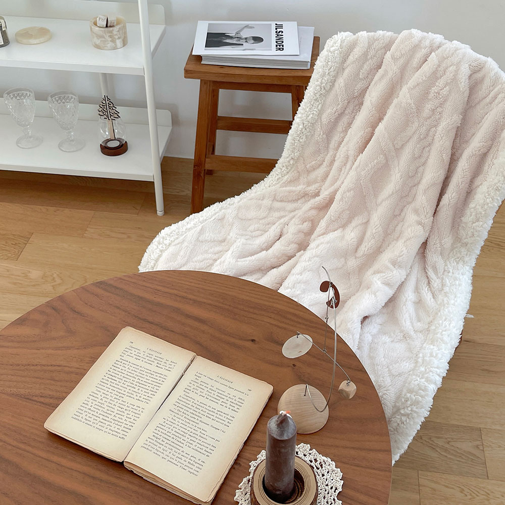 사라하우스 포근포근 무릎 꽈배기 양털 극세사 쇼파 블랭킷 담요