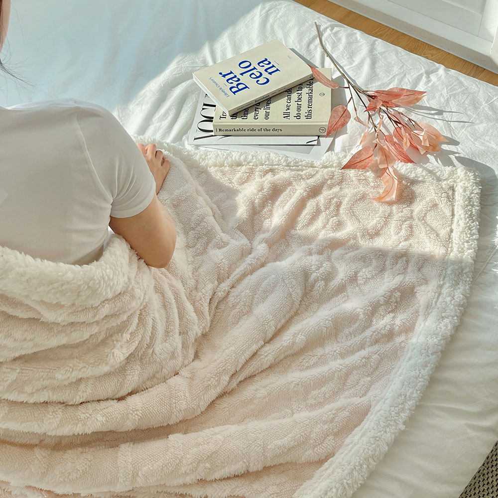 사라하우스 포근포근 무릎 꽈배기 양털 극세사 쇼파 블랭킷 담요