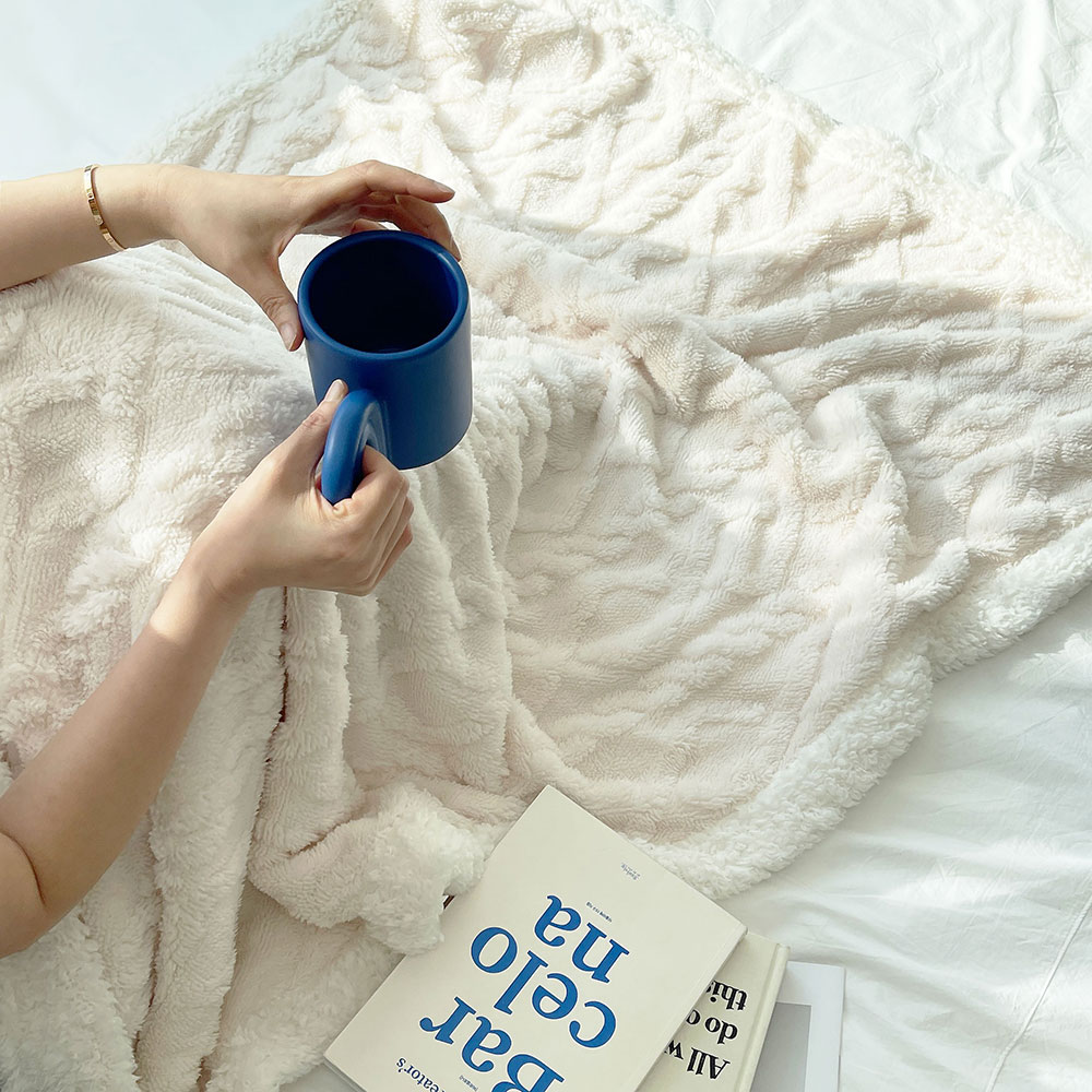 사라하우스 포근포근 무릎 꽈배기 양털 극세사 쇼파 블랭킷 담요