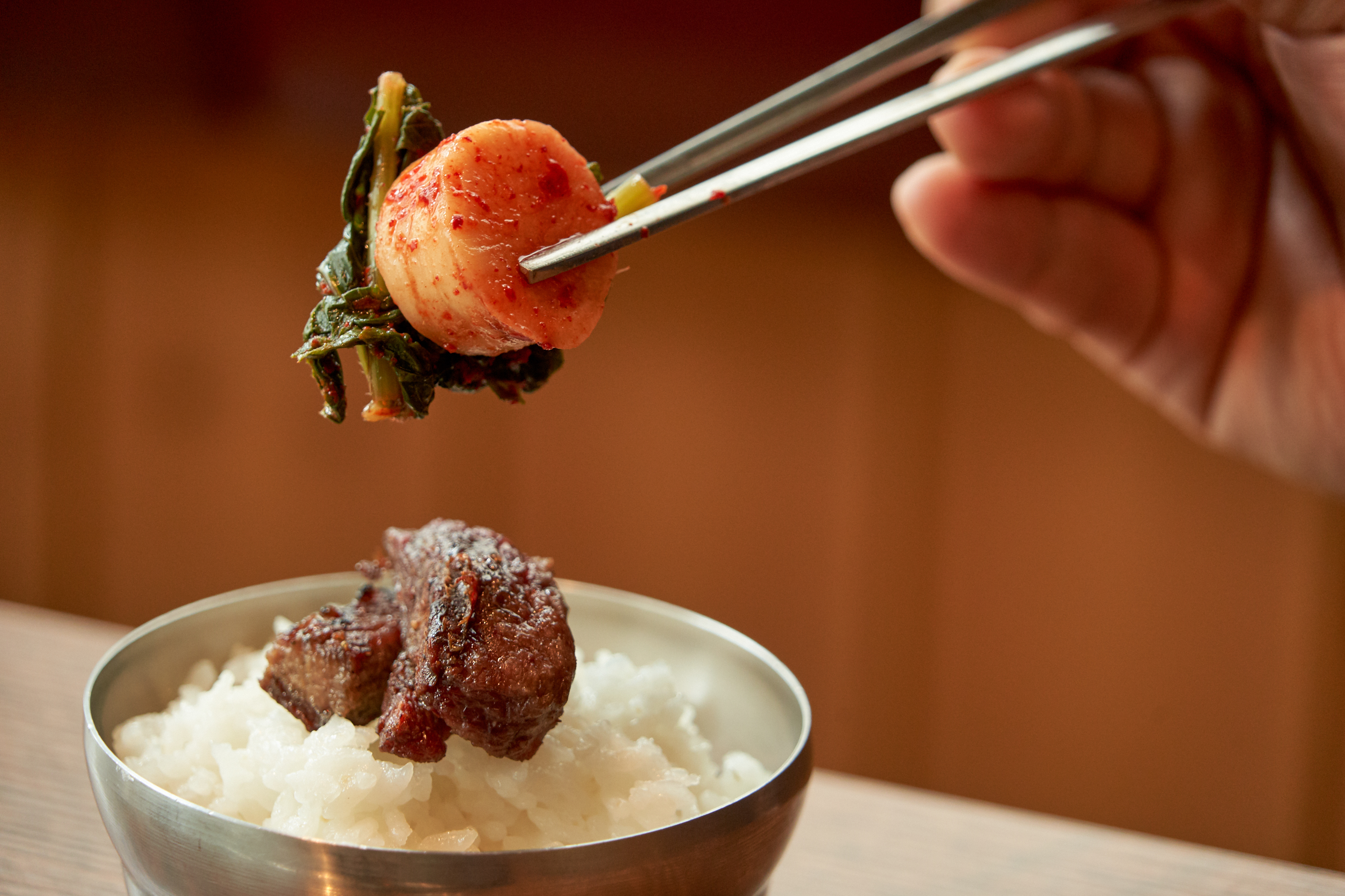 [조박집]마포 원조 돼지갈비 맛집 택배 100% 국내산 냉장 양념목살 600g+총각김치 500g set - 상품 이미지