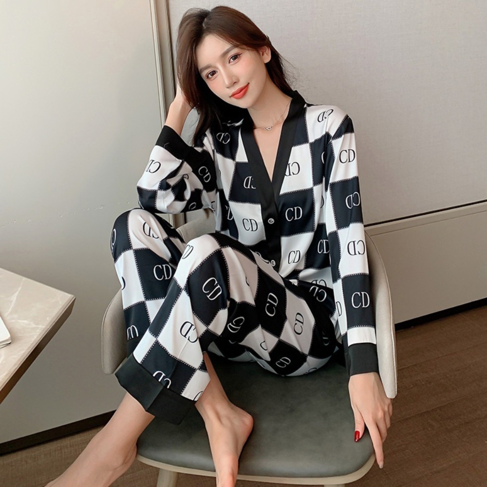 김효진 윤란주 잠옷 파자마 무인도의디바 특이한 홈웨어 실크 이미지 4