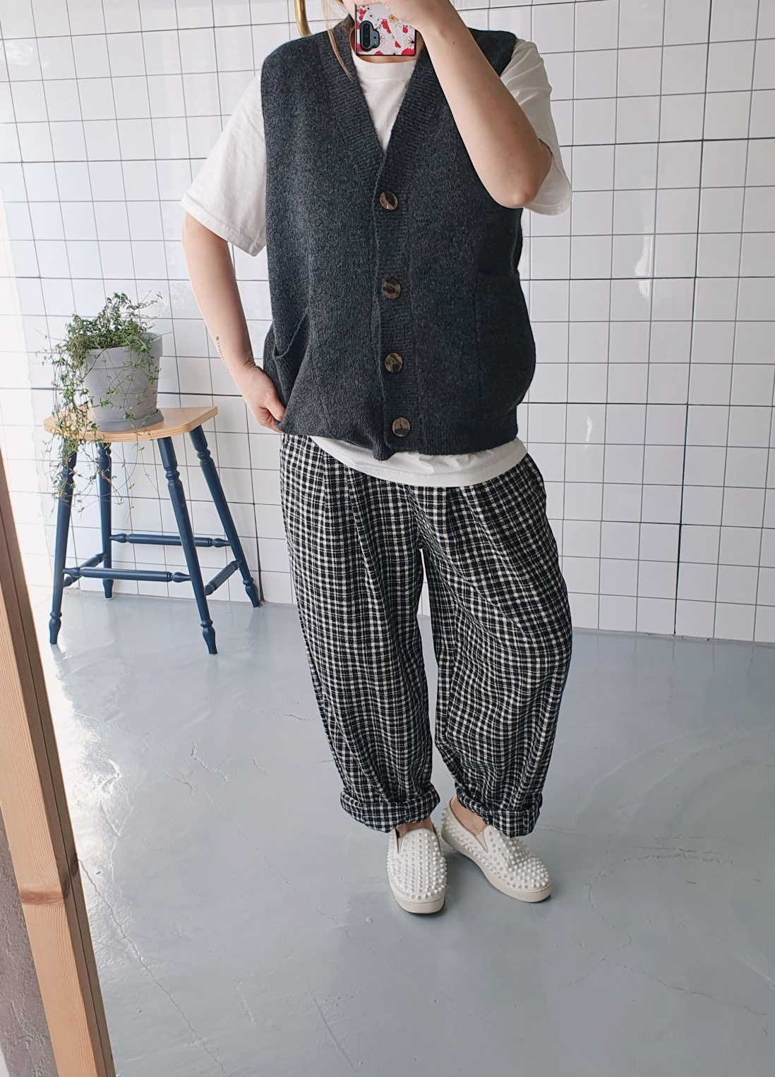 울 브이넥 단추 조끼 이미지 8