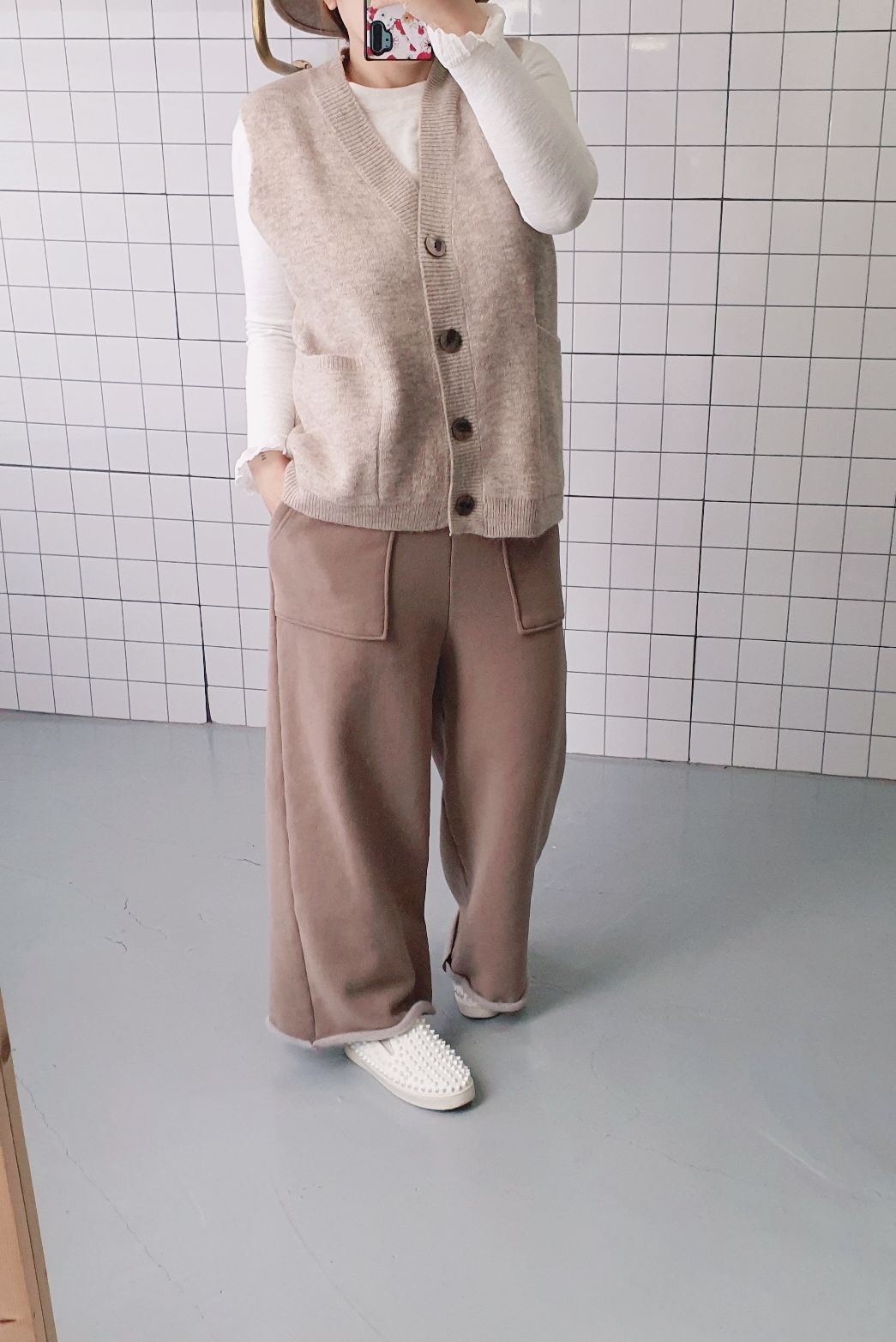 울 브이넥 단추 조끼 이미지 7