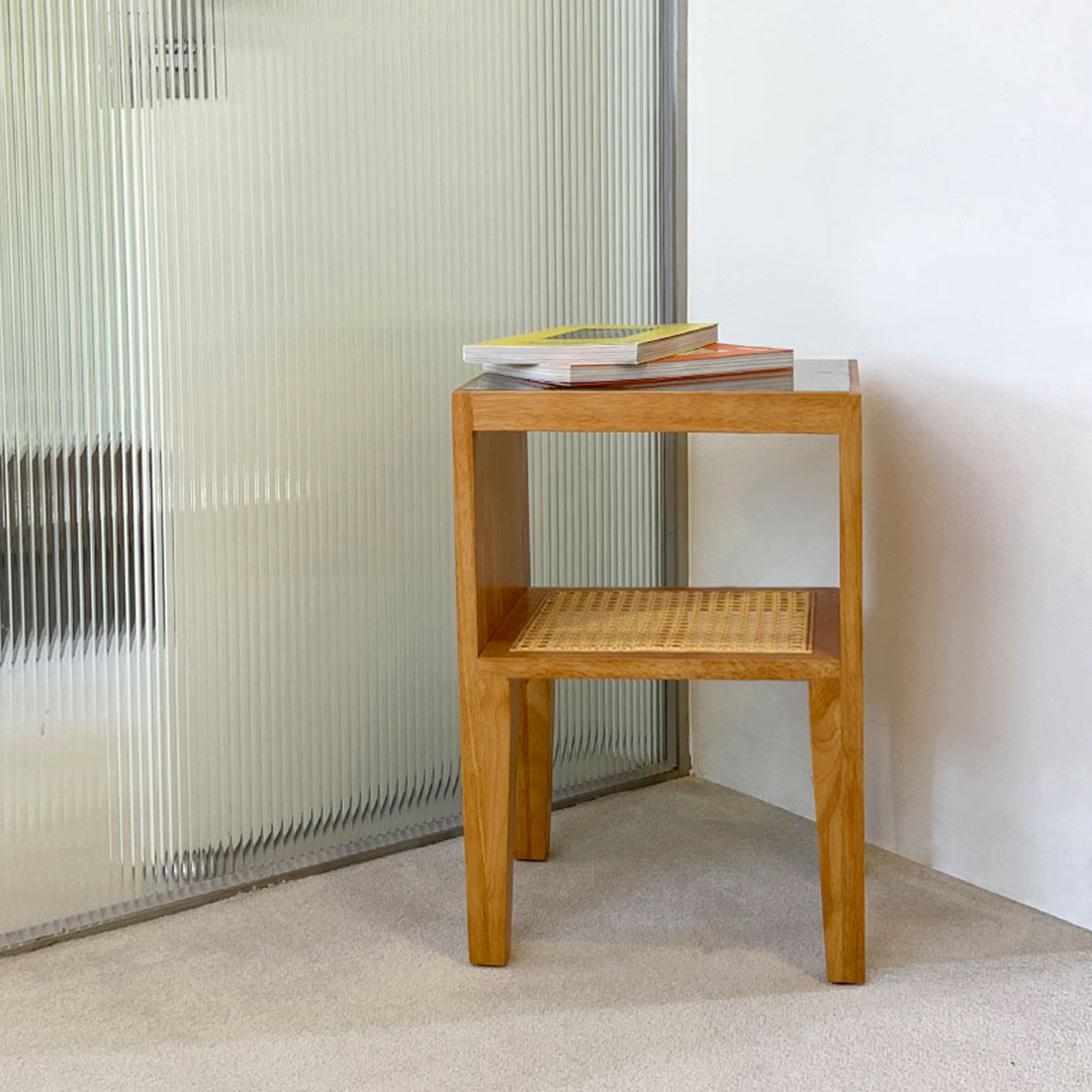 자야캠핑 오울루 라탄 2단 협탁 사이드 원목 테이블