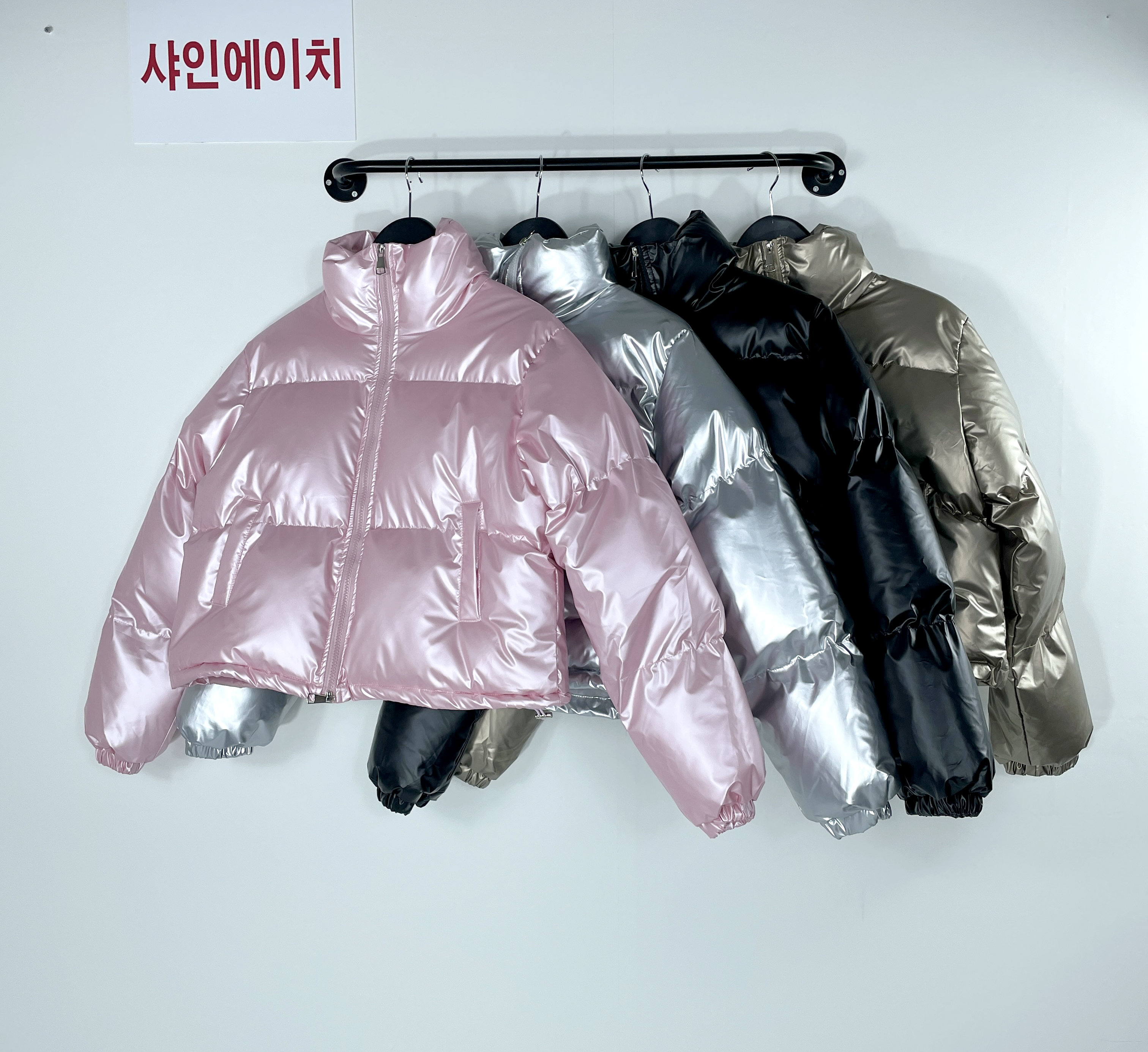 여자여자몰 레트로 투웨이 글로시 숏패딩 펌프 밴딩조절 스포티 샤이닝 크롭패딩 이미지 2