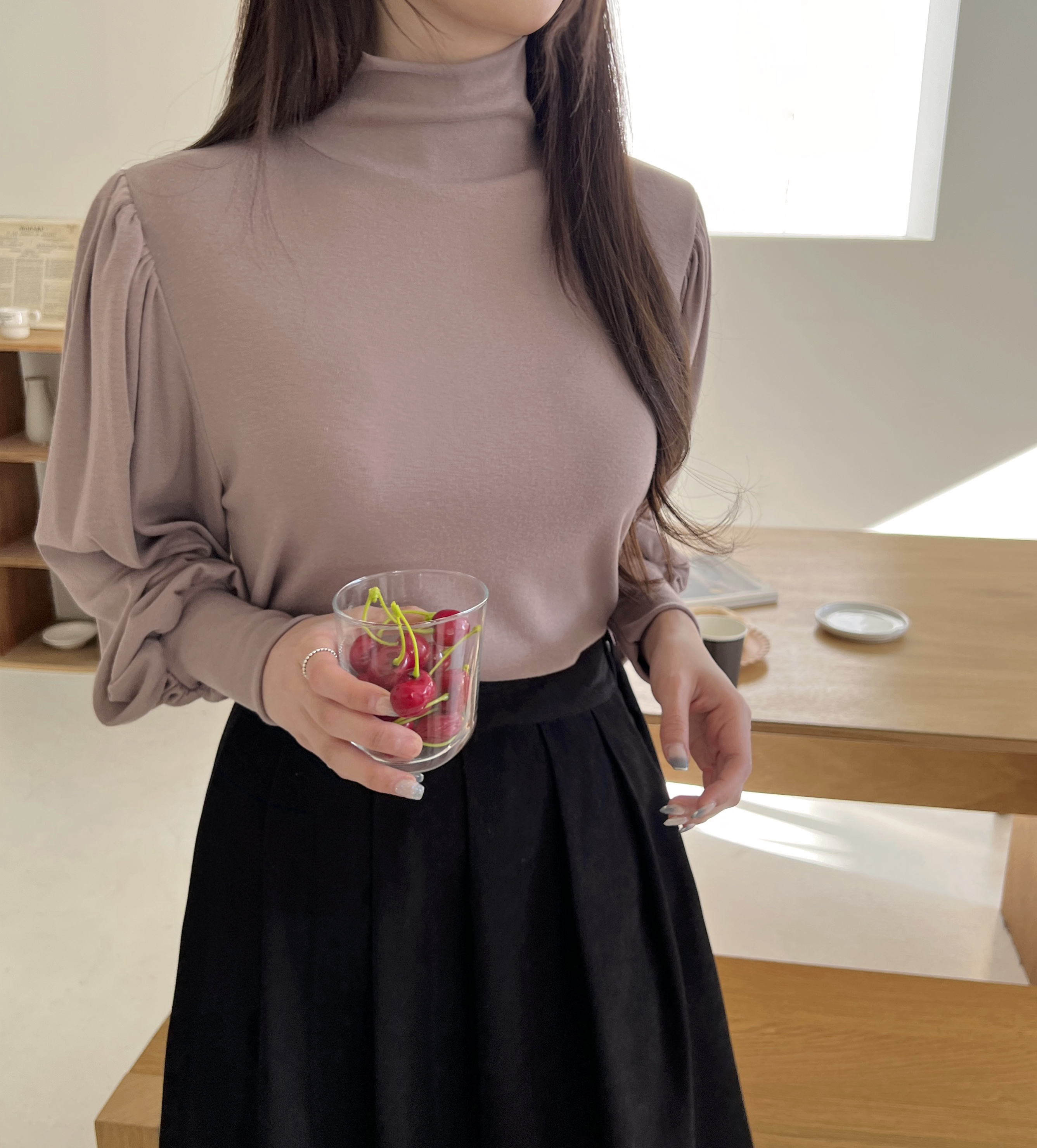 빈키 여리 러블리 퍼프숄더 폴라 하이넥 티셔츠 이미지 7