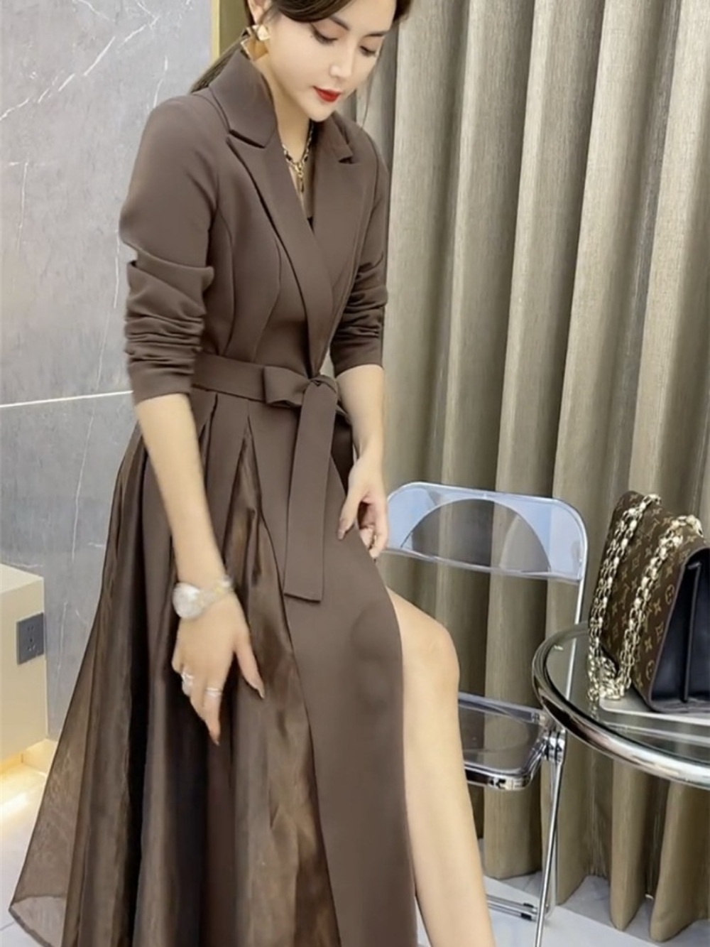 갈색 롱 원피스 트임 볼륨 스커트 편안한 세련된 데일리룩 엄마원피스 이미지 2