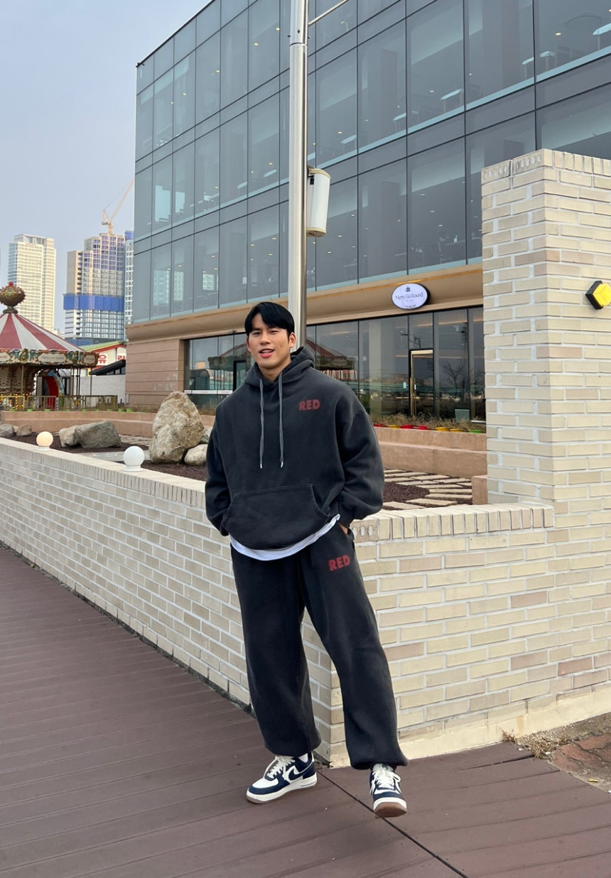 BAFFDA9A-5D66-4279-ACF8-160FE0777096