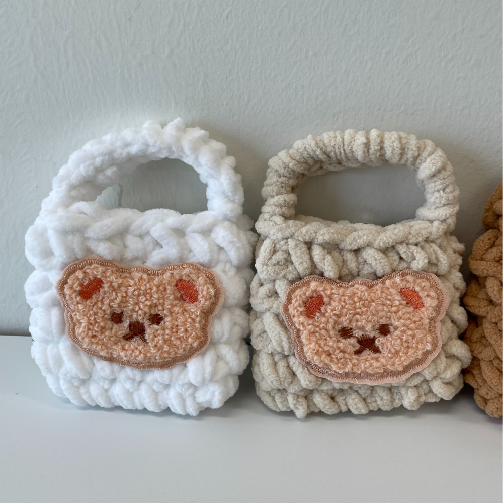 뜨개손가방 이어폰 케이스 [버즈2 아이팟 3세대 블루투스 프로 곰돌이 자수 귀여운] 이미지 3