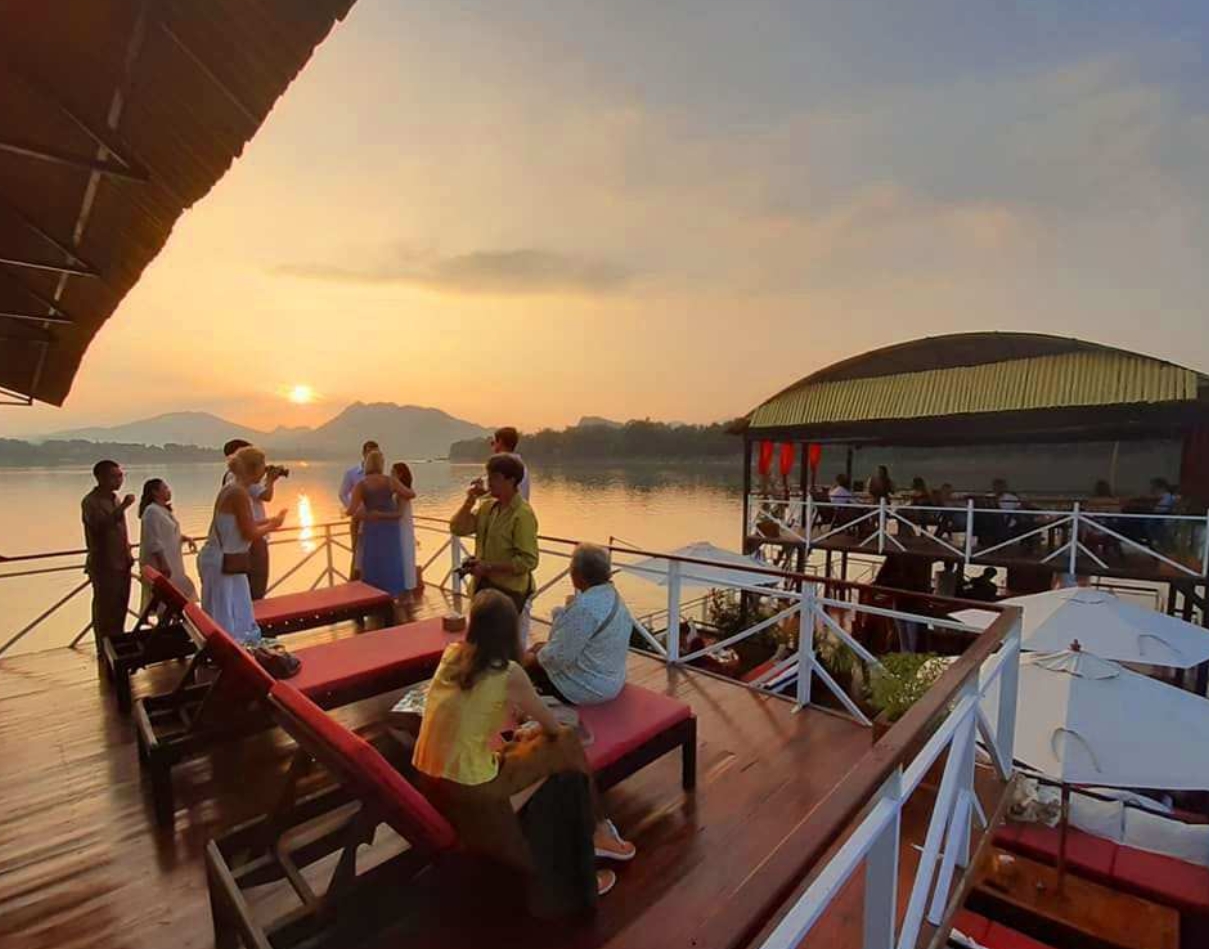 루앙프라방 컵파 선셋 크루즈 바 (KHOPFA SUNSET CRUISE) 이미지 3