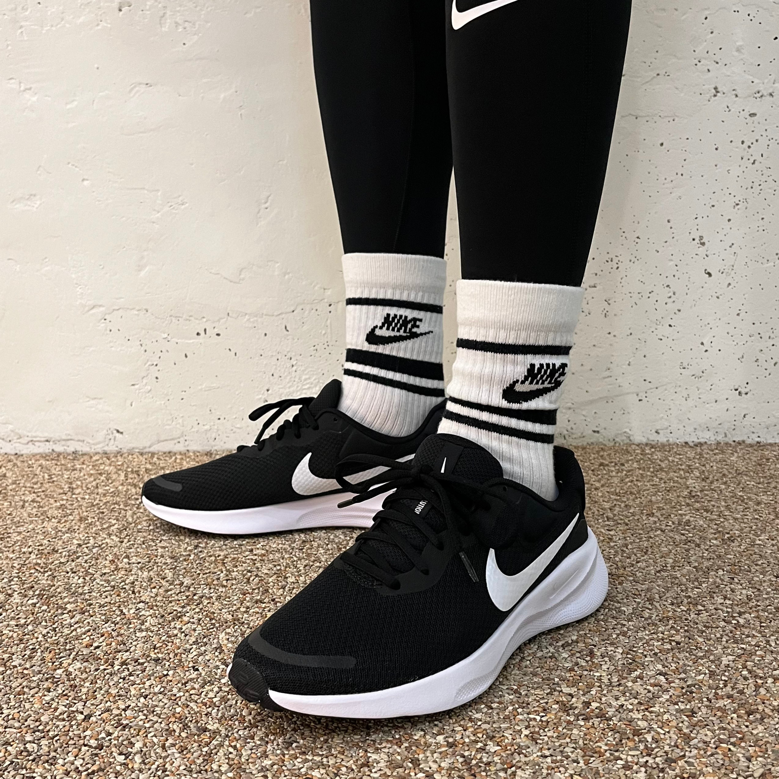 운동화 추천 나이키 레볼루션 발볼 넓은 신발 가벼운 신발 운동화 리뷰